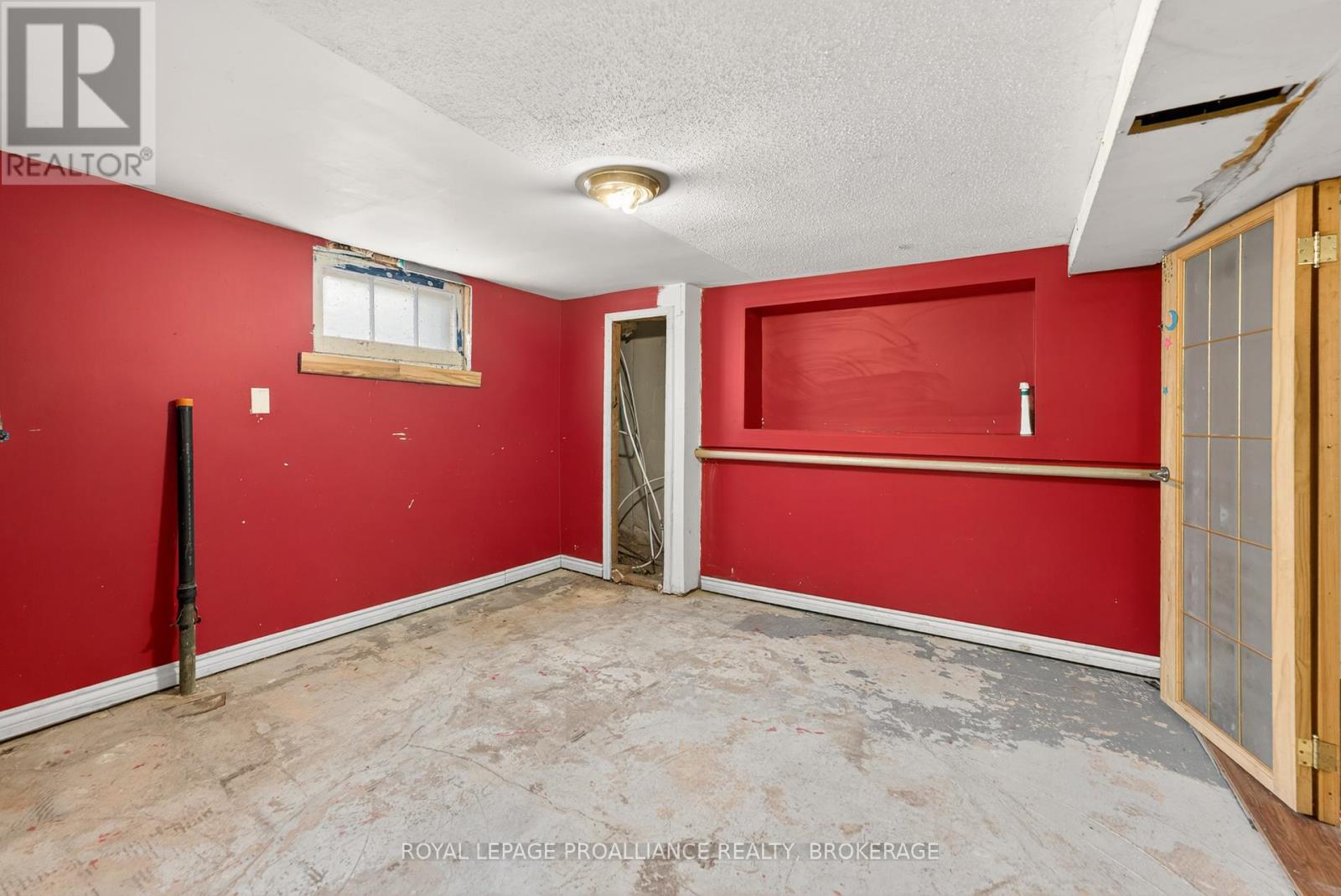 169 CARRUTHERS AVENUE - 24