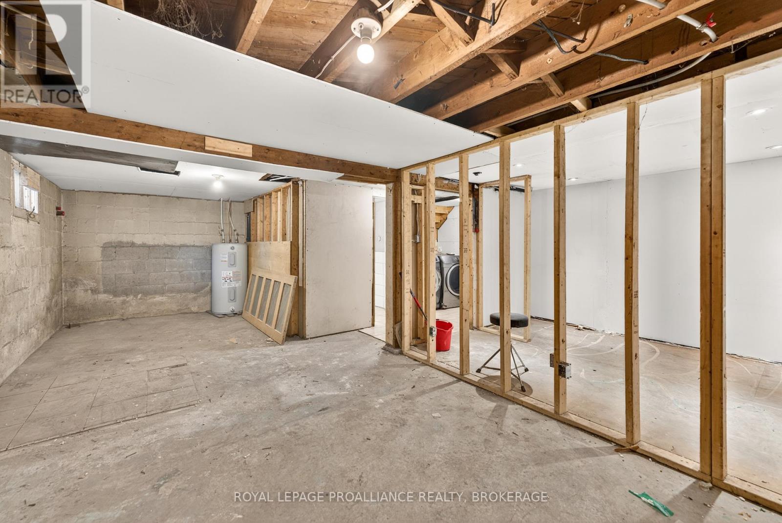 169 CARRUTHERS AVENUE - 36