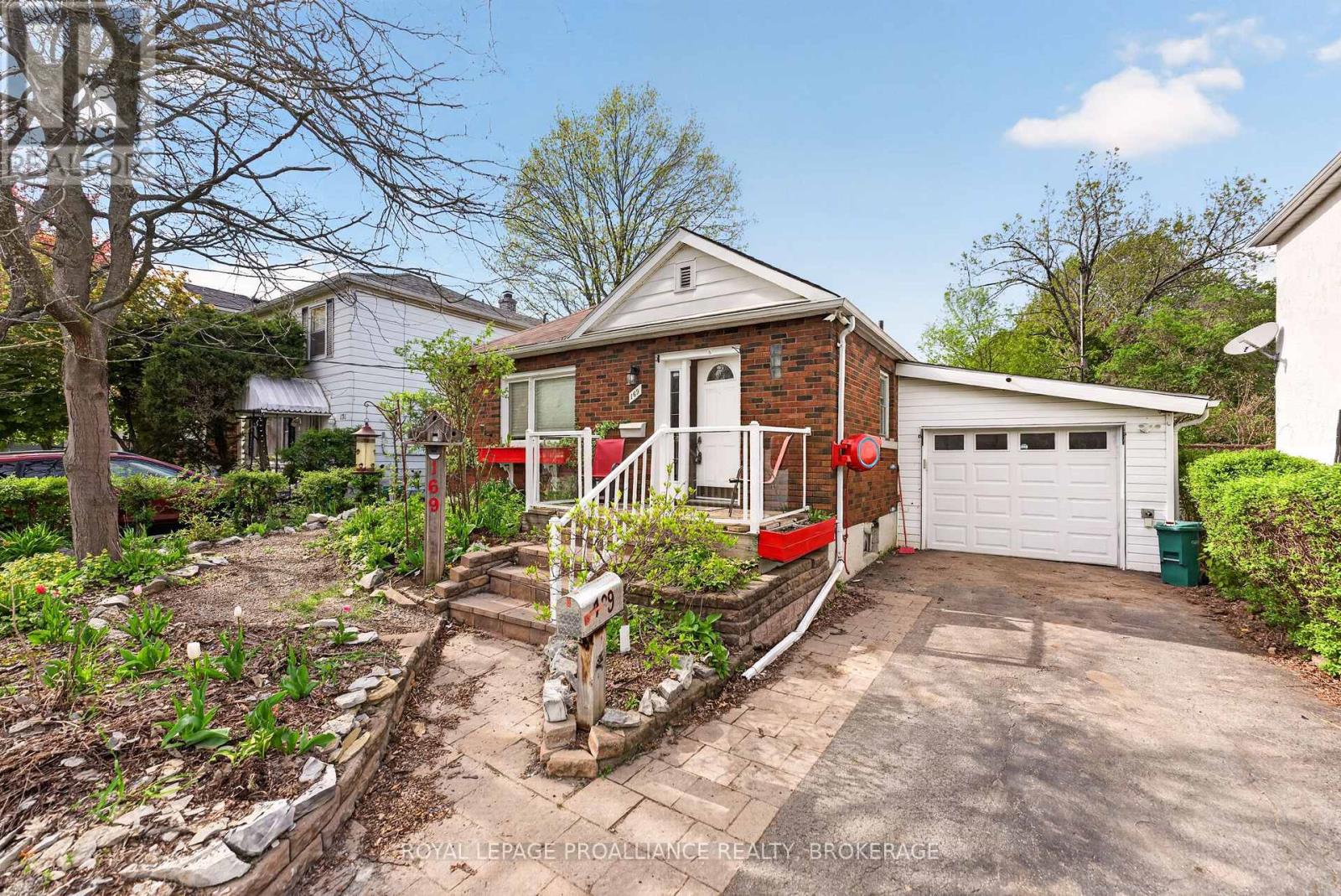 169 CARRUTHERS AVENUE - 4