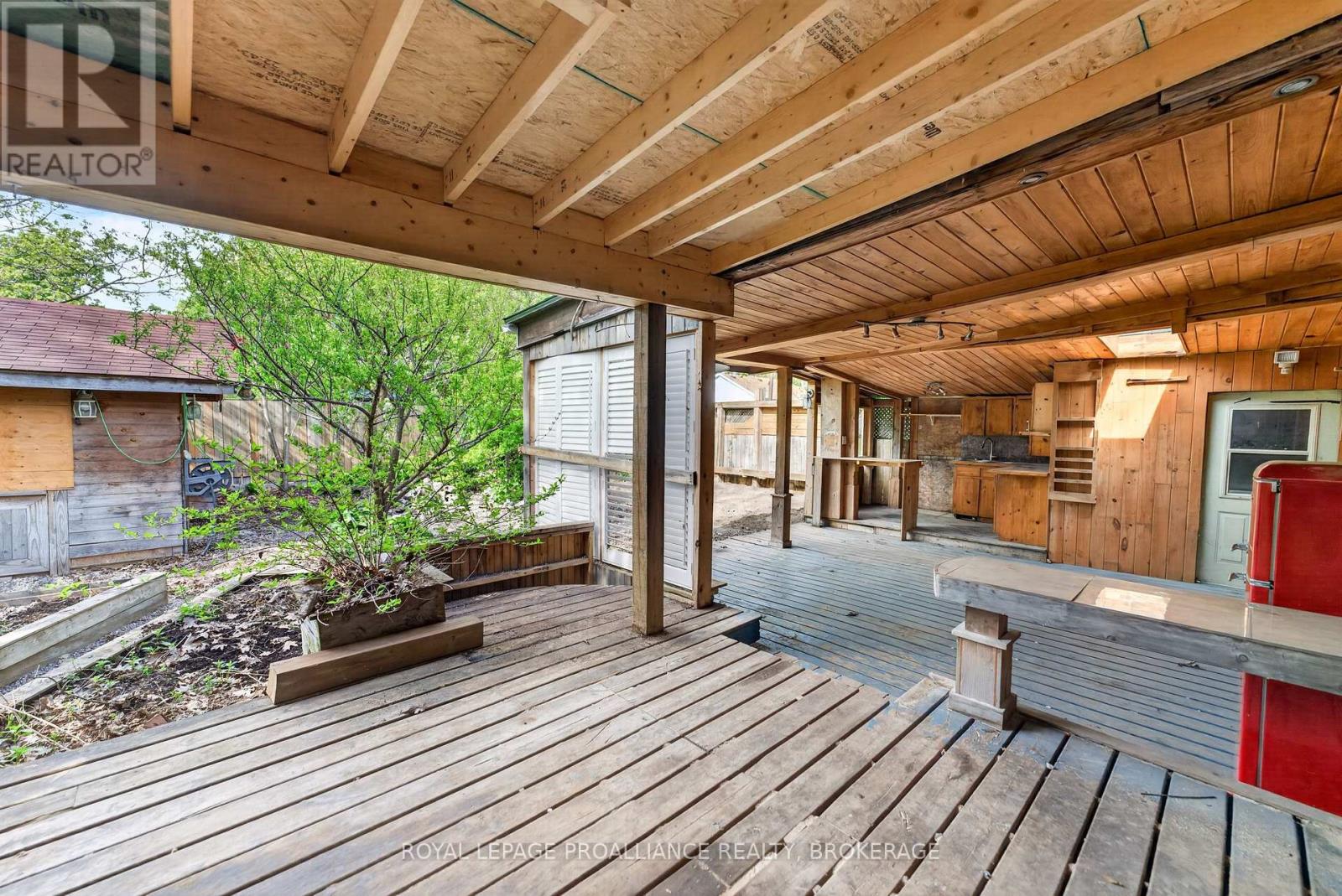 169 CARRUTHERS AVENUE - 44