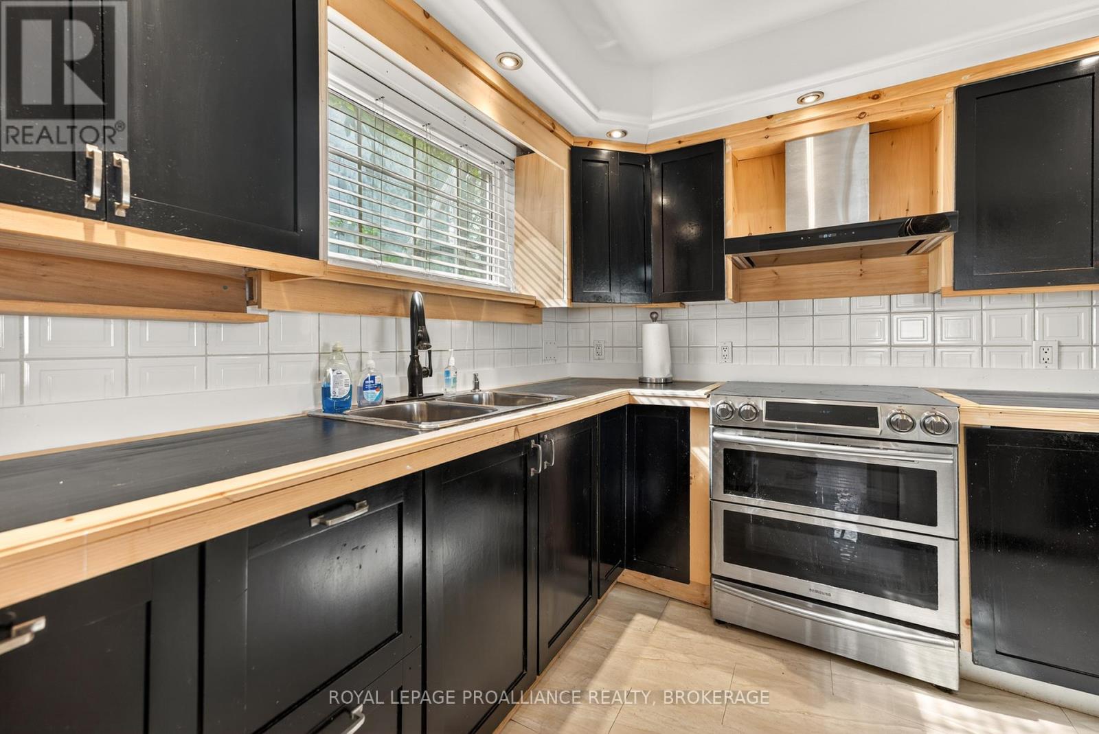 169 CARRUTHERS AVENUE - 9