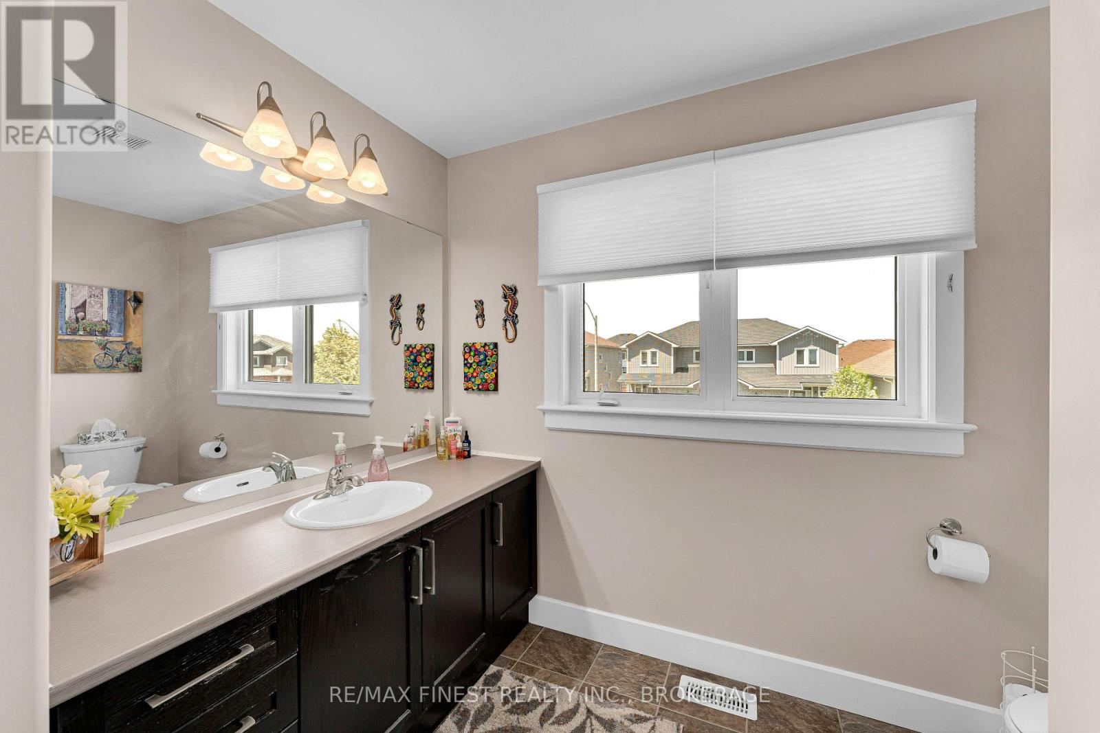 106 DR RICHARD JAMES CRESCENT - 25