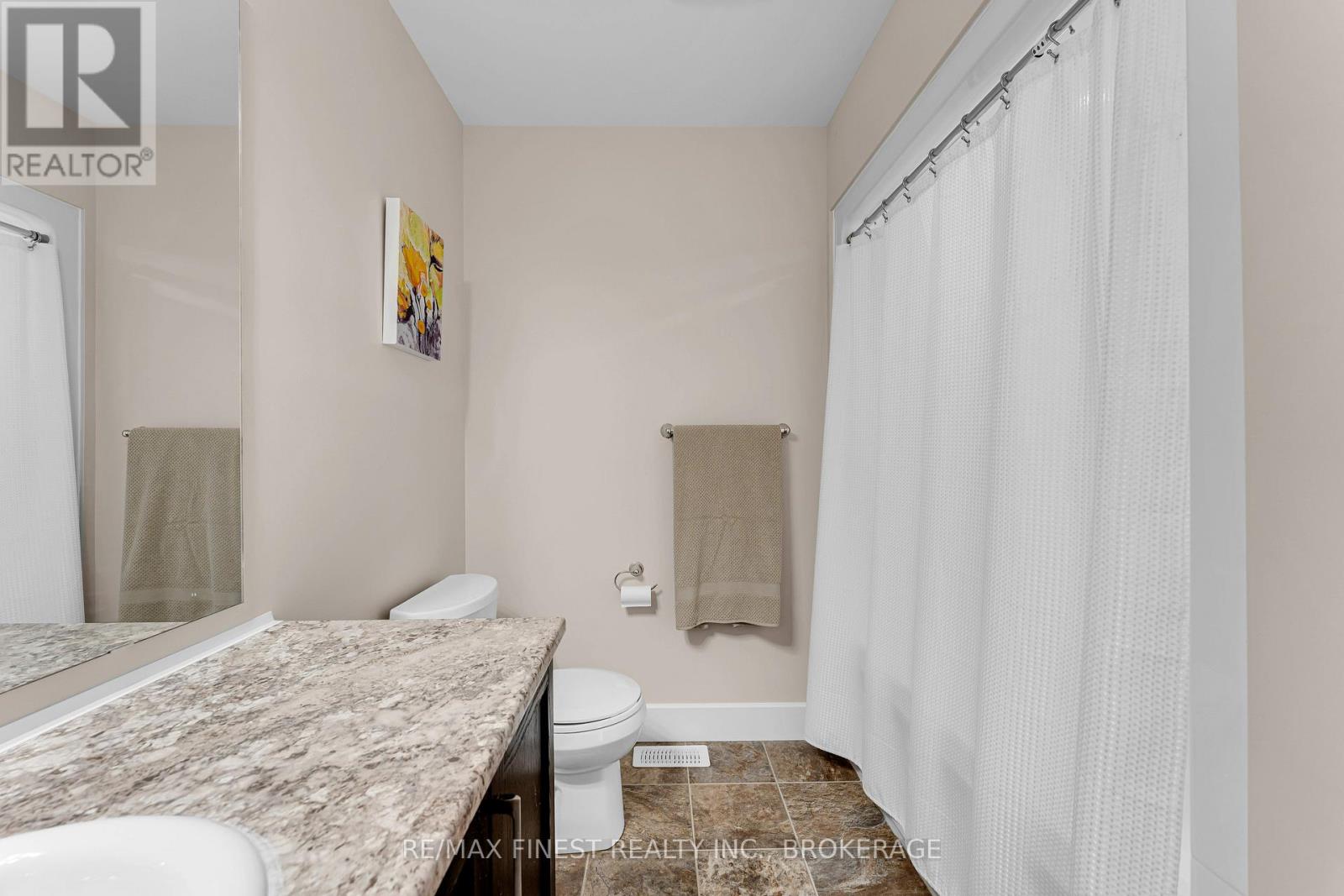 106 DR RICHARD JAMES CRESCENT - 32