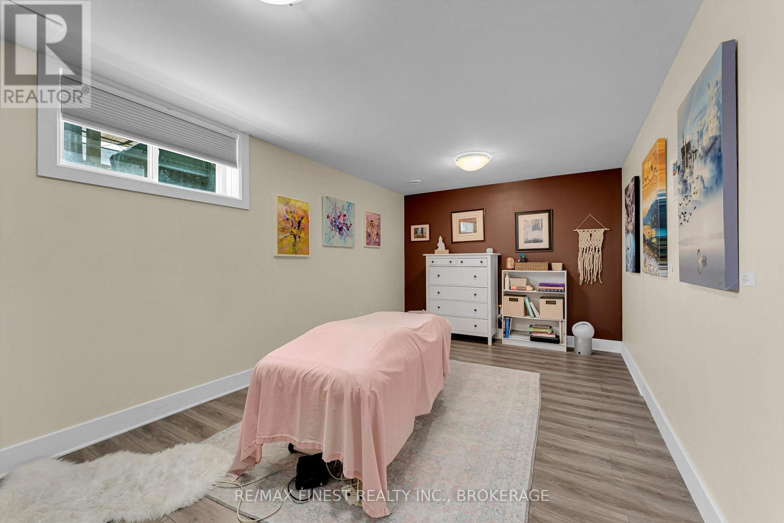 106 DR RICHARD JAMES CRESCENT - 36