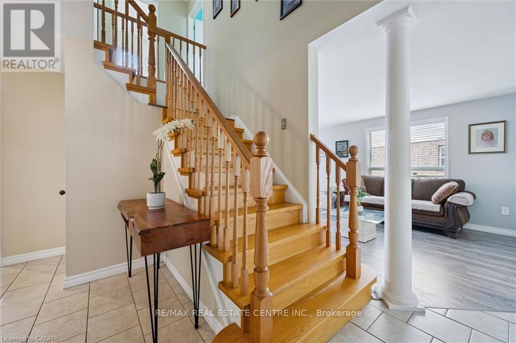 24 BUCKTHORN CRESCENT - 22