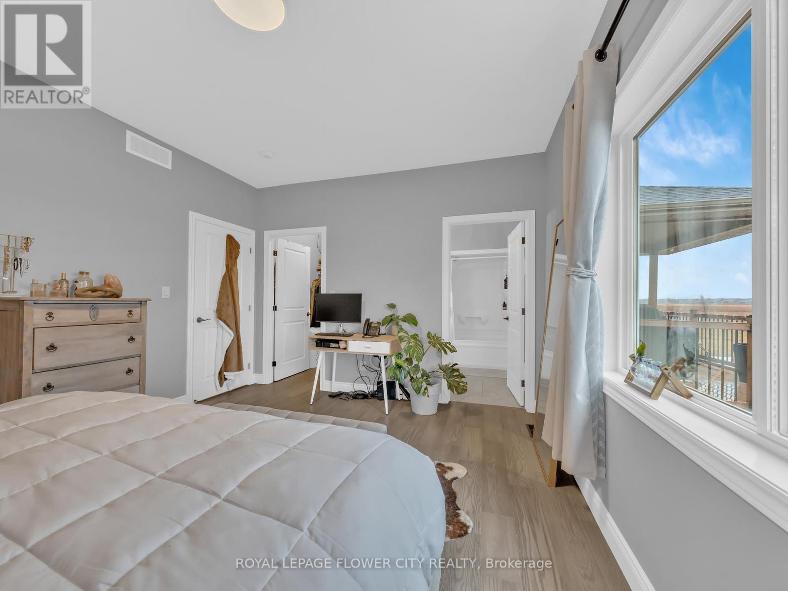49 KINGSBRIDGE DRIVE - 18