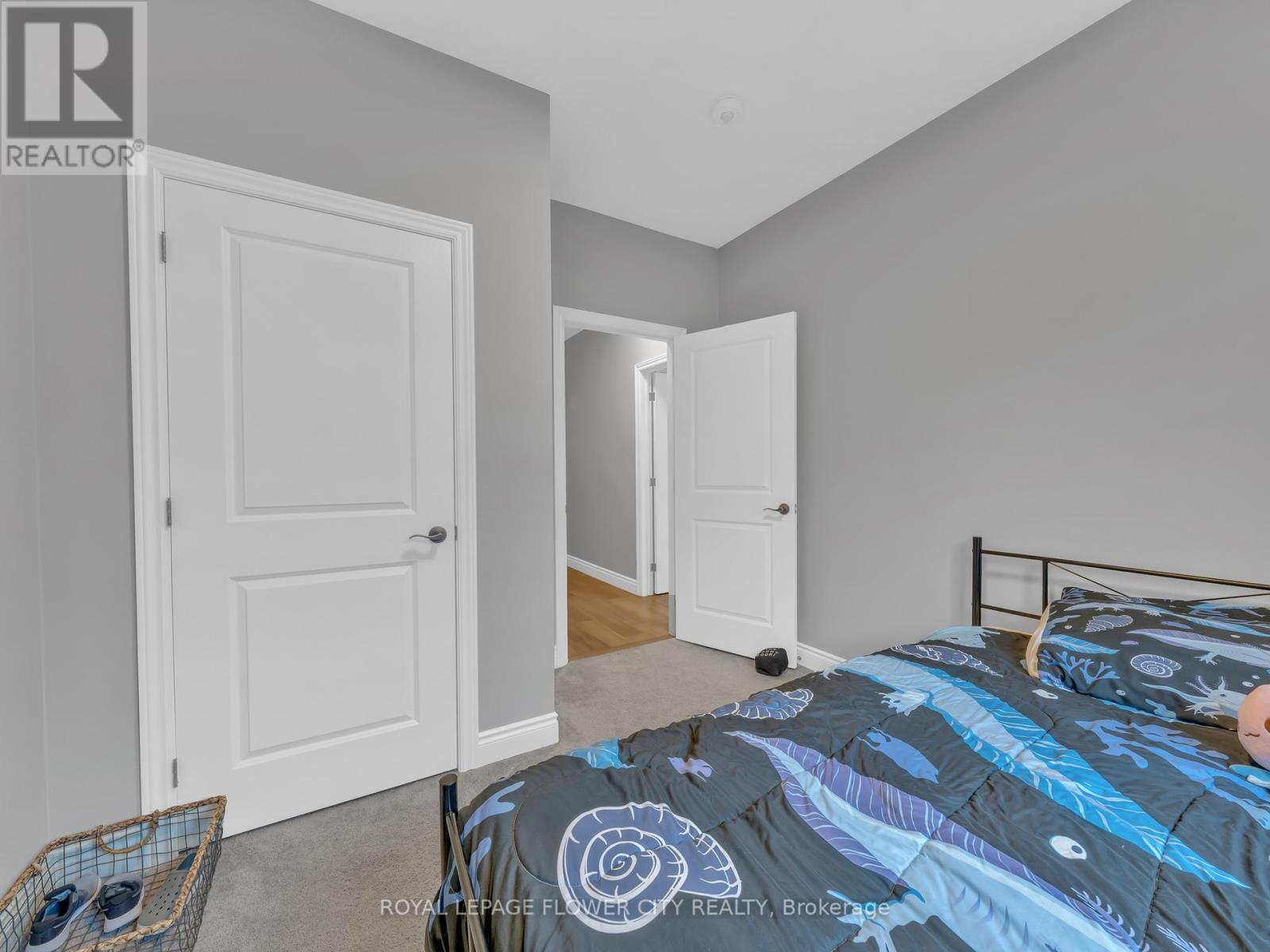 49 KINGSBRIDGE DRIVE - 21