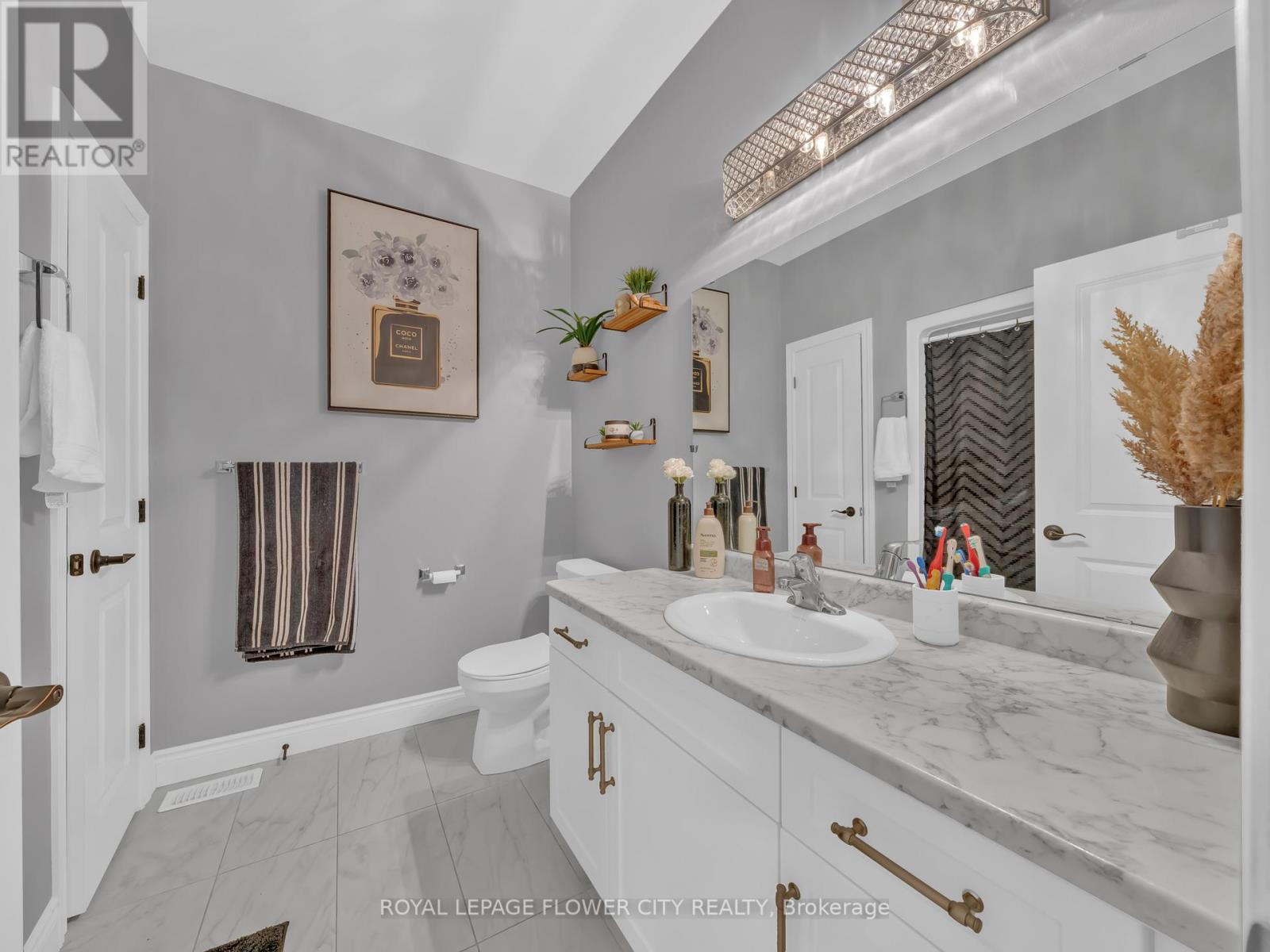 49 KINGSBRIDGE DRIVE - 24