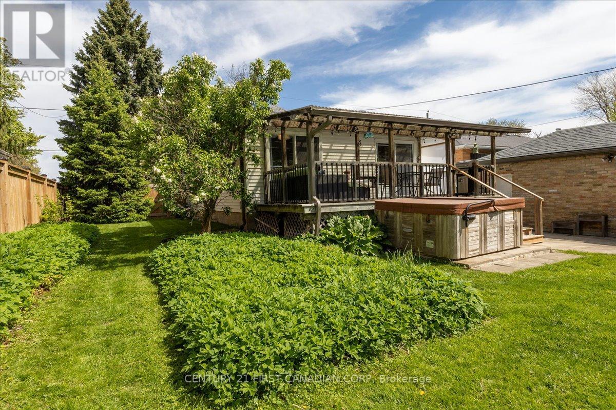 747 WHETTER AVENUE - 31