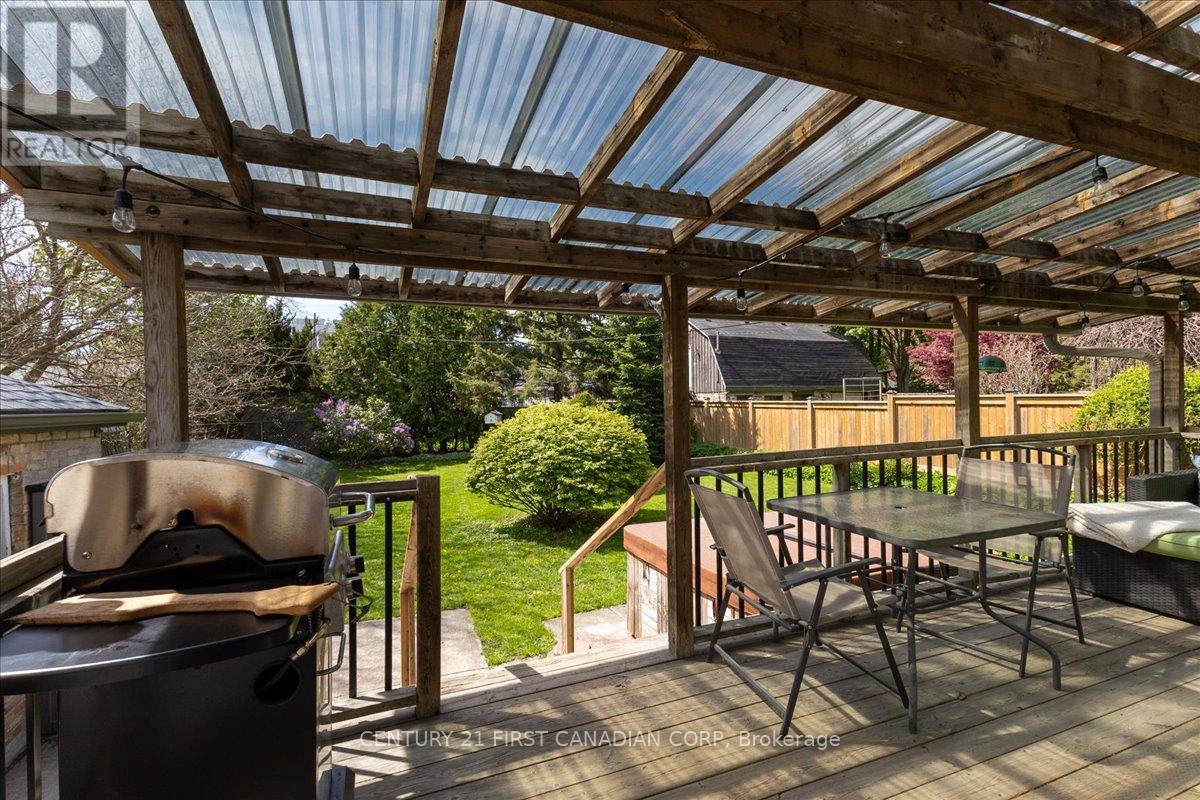 747 WHETTER AVENUE - 36