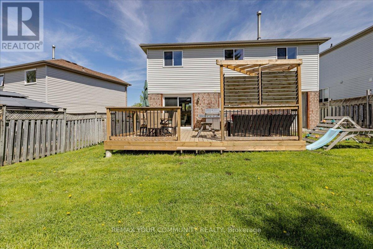13 WADDINGTON CRESCENT - 31
