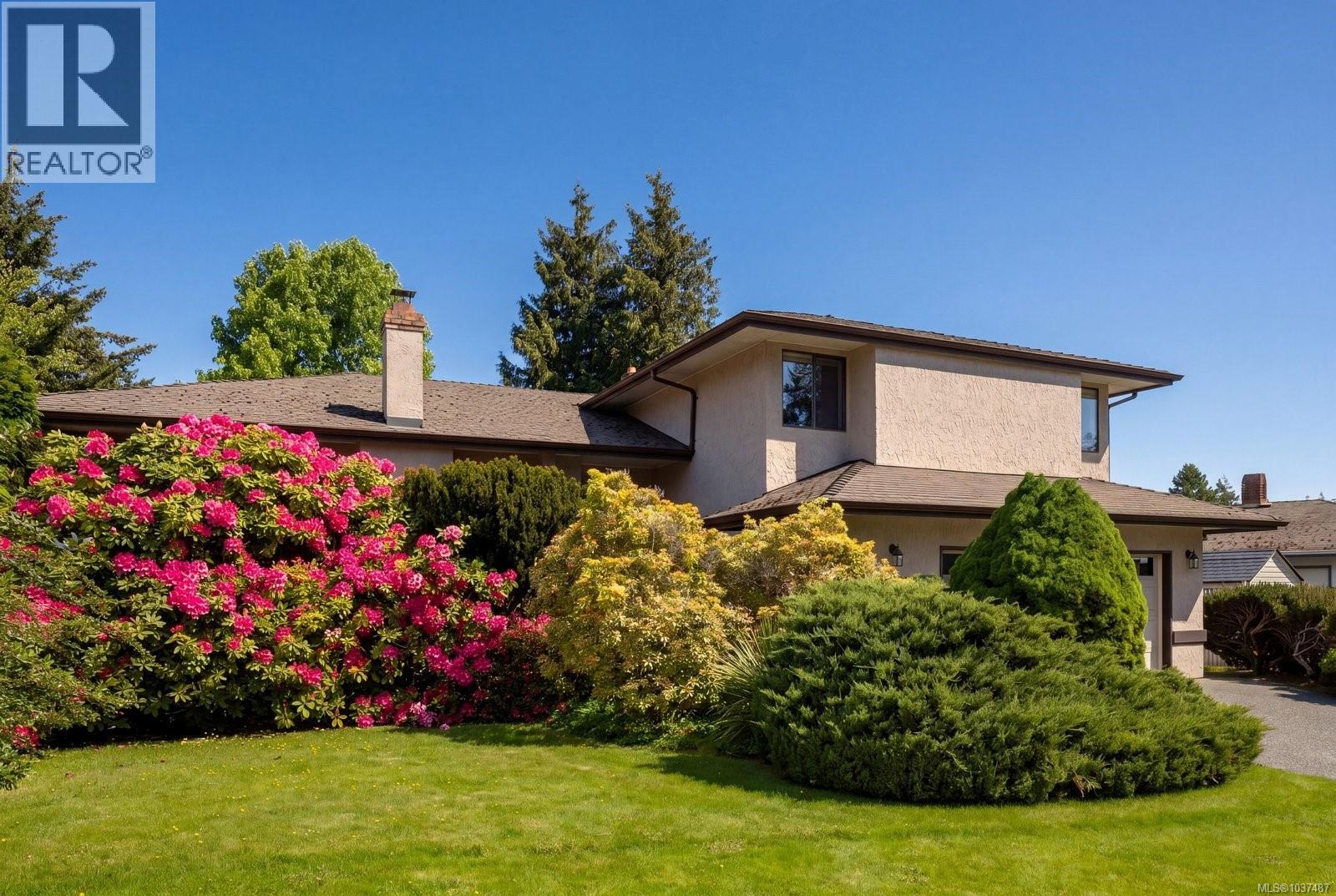  1986 Wenman Drive, Saanich
