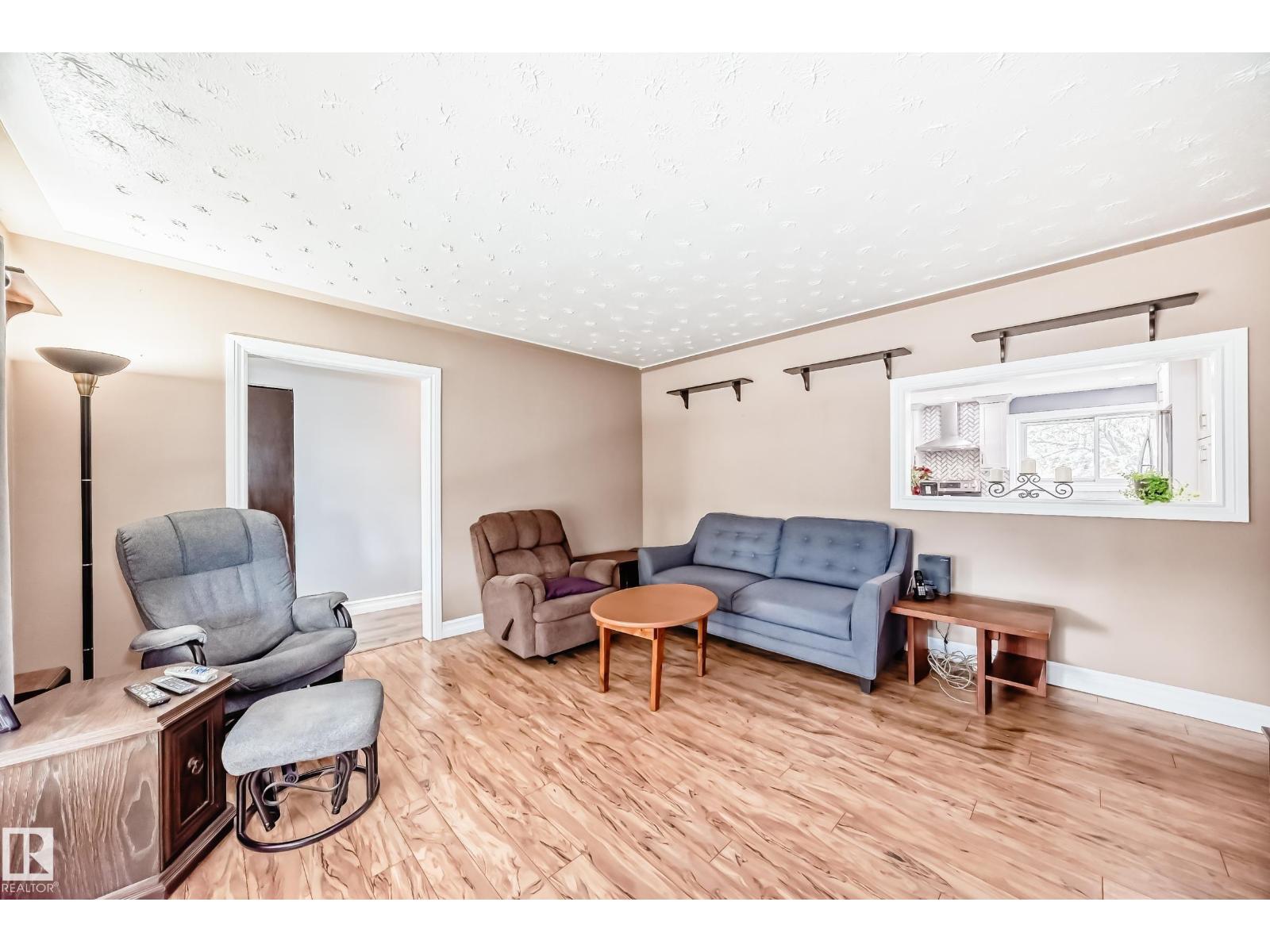 4006 115 AV NW - 8