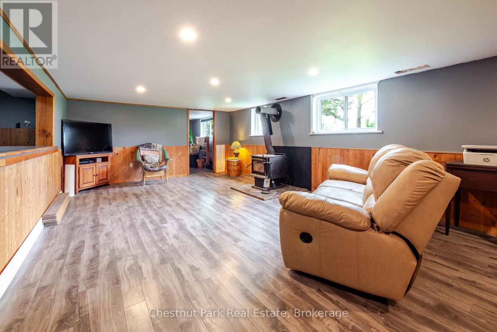 3932 BRUCE ROAD 6 - 26