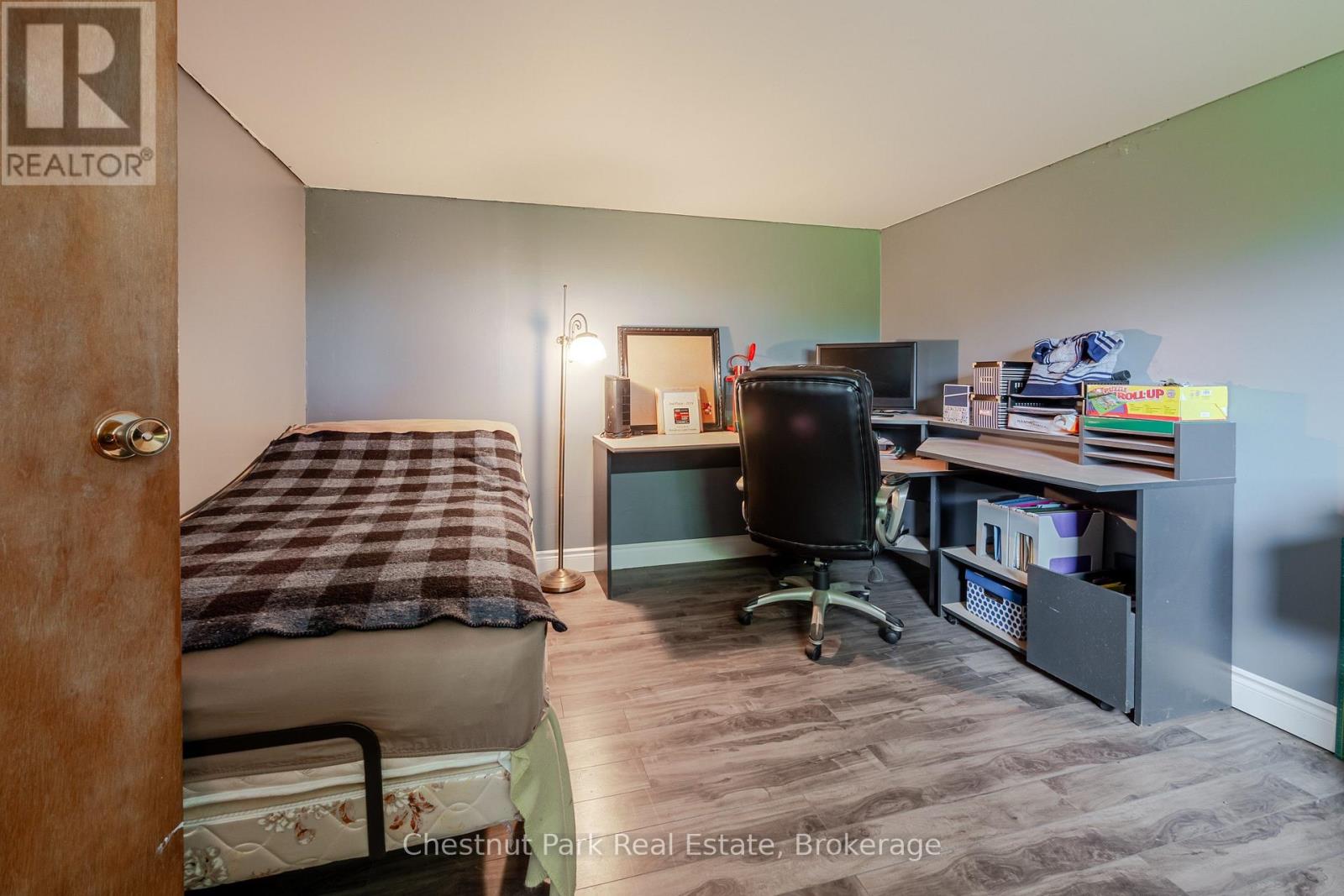 3932 BRUCE ROAD 6 - 27