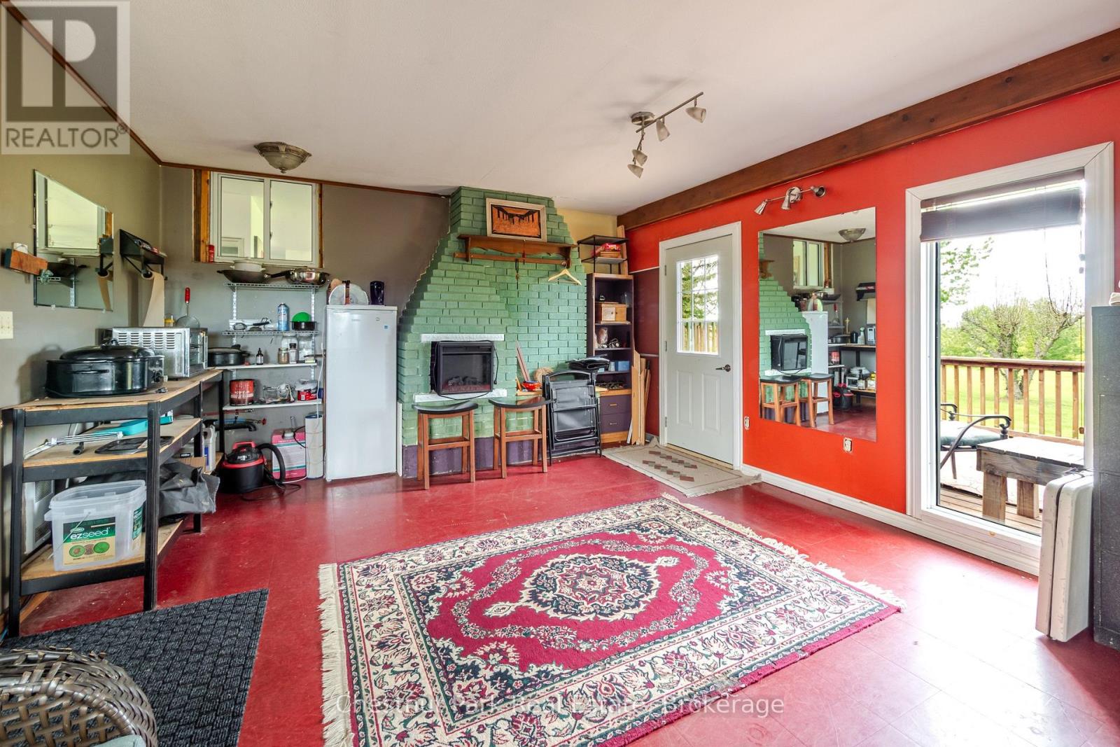 3932 BRUCE ROAD 6 - 31