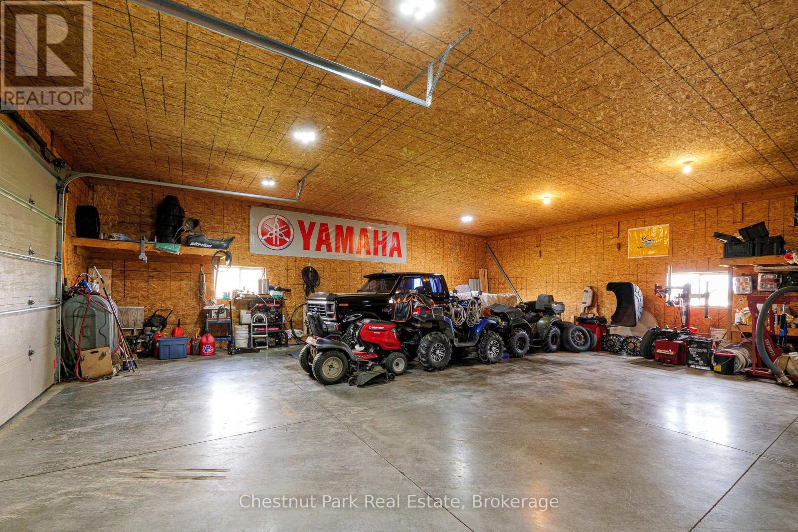 3932 BRUCE ROAD 6 - 41
