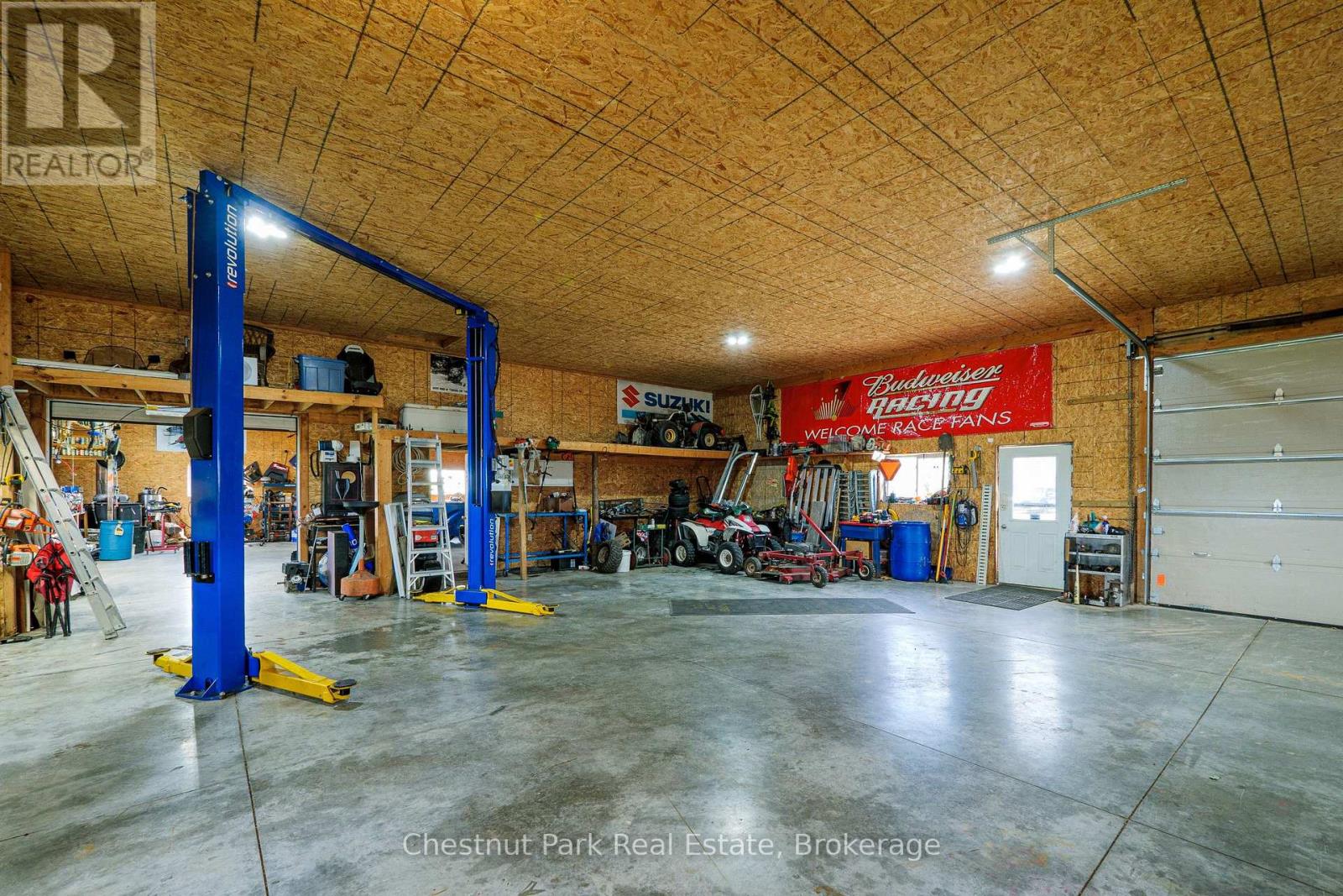 3932 BRUCE ROAD 6 - 44