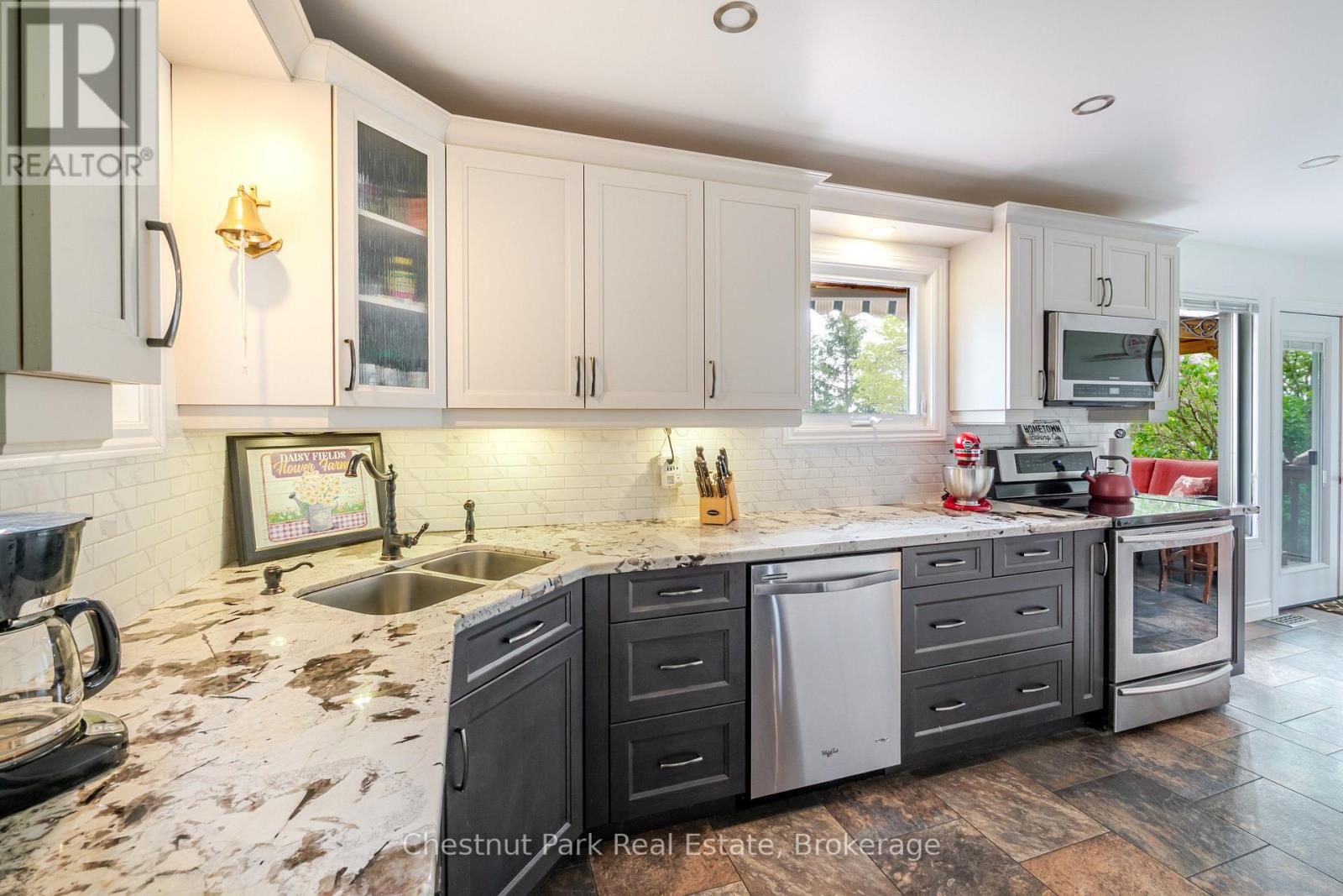 3932 BRUCE ROAD 6 - 5