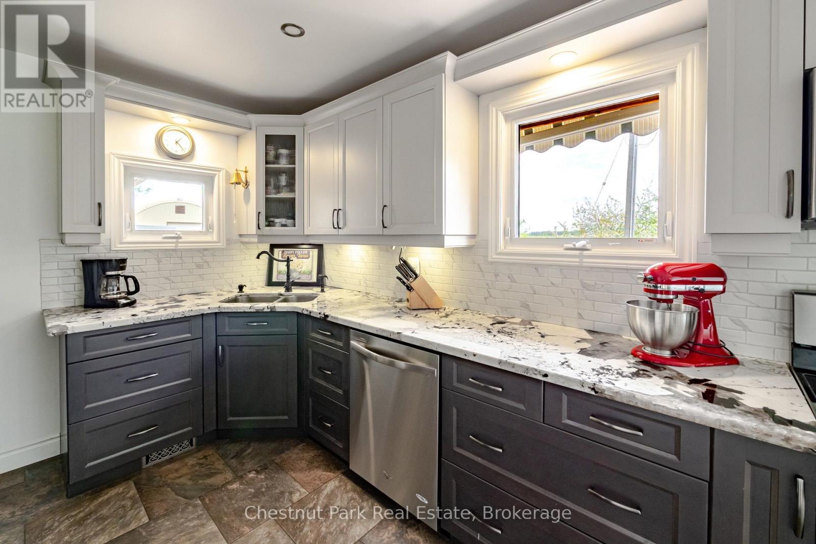 3932 BRUCE ROAD 6 - 6