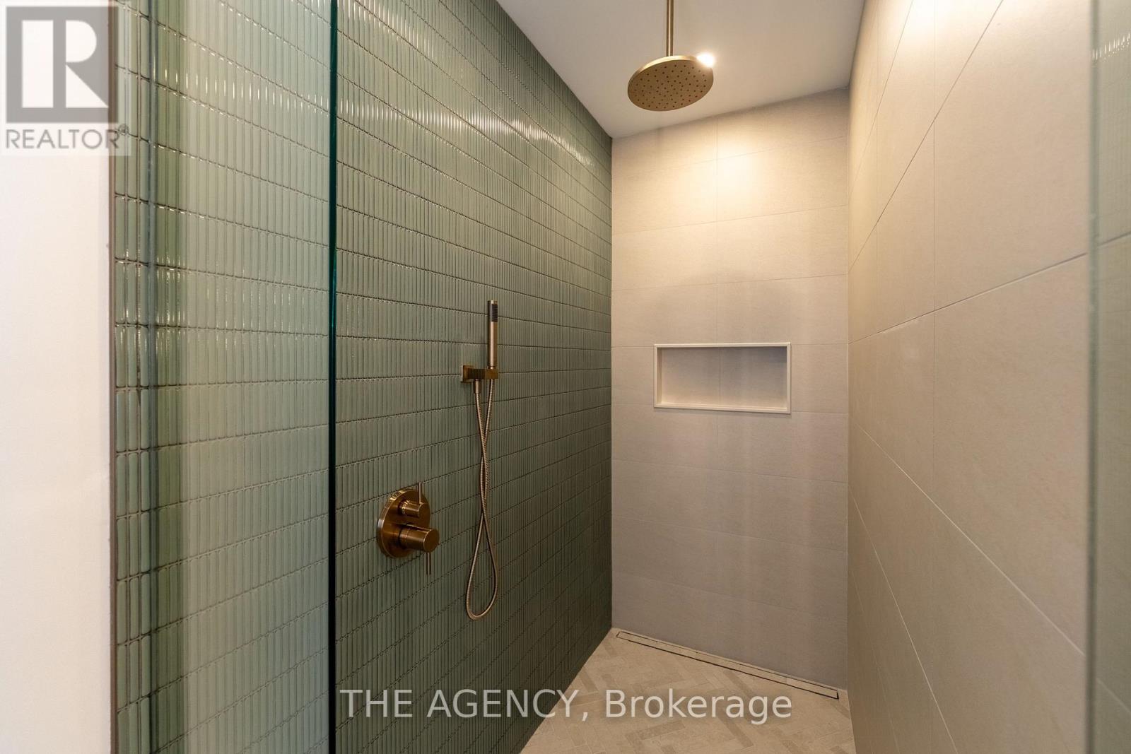 #70F 574 SENECA DRIVE - 14