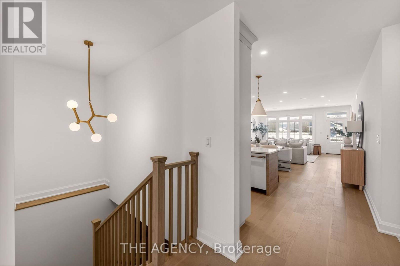 #70F 574 SENECA DRIVE - 23
