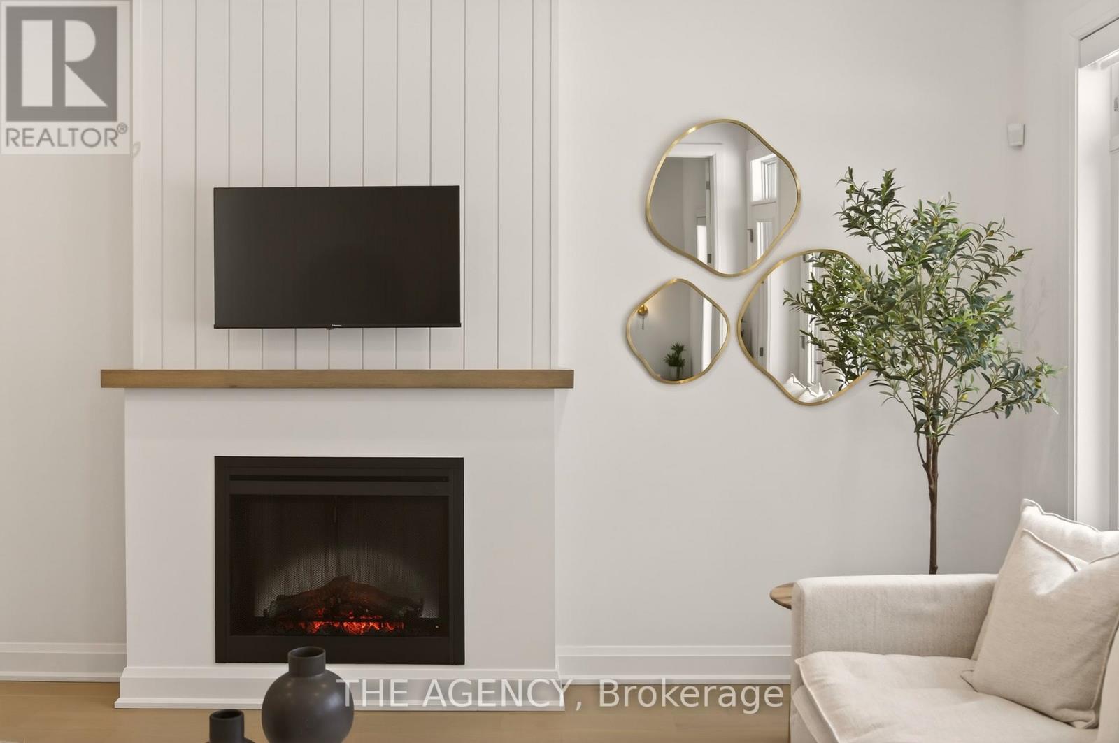 #70F 574 SENECA DRIVE - 25