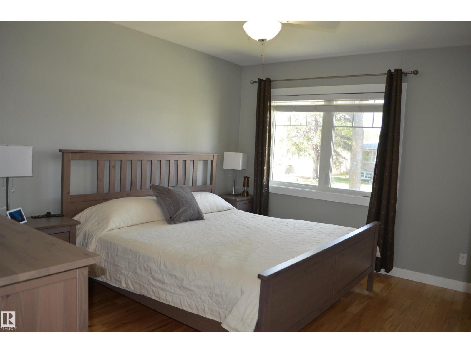 10527 81 ST NW - 15