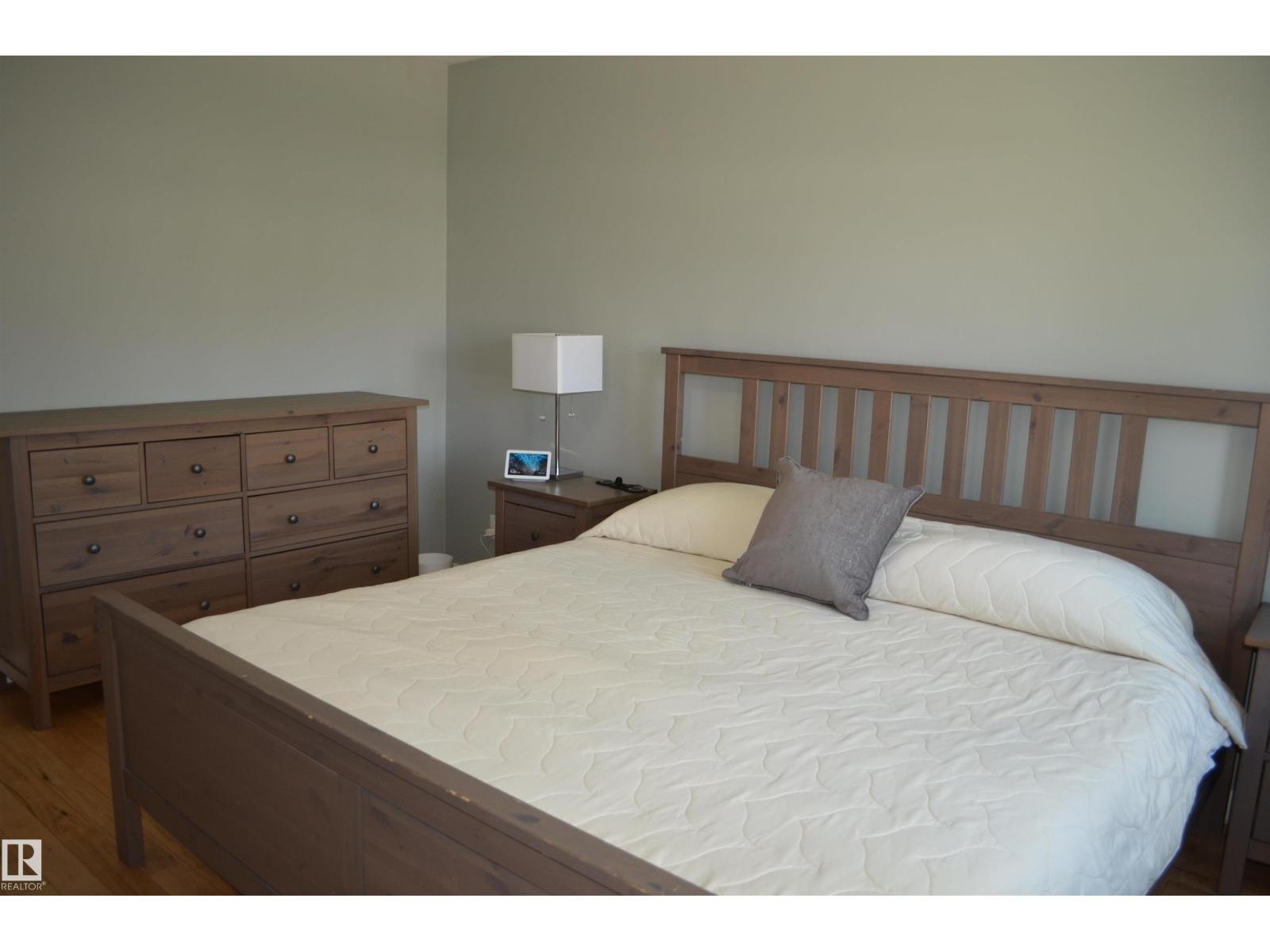 10527 81 ST NW - 16
