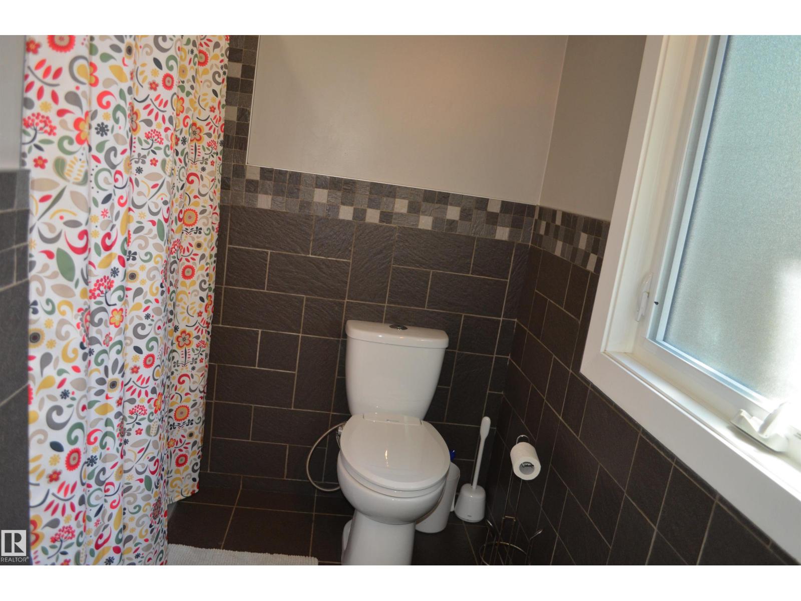 10527 81 ST NW - 19
