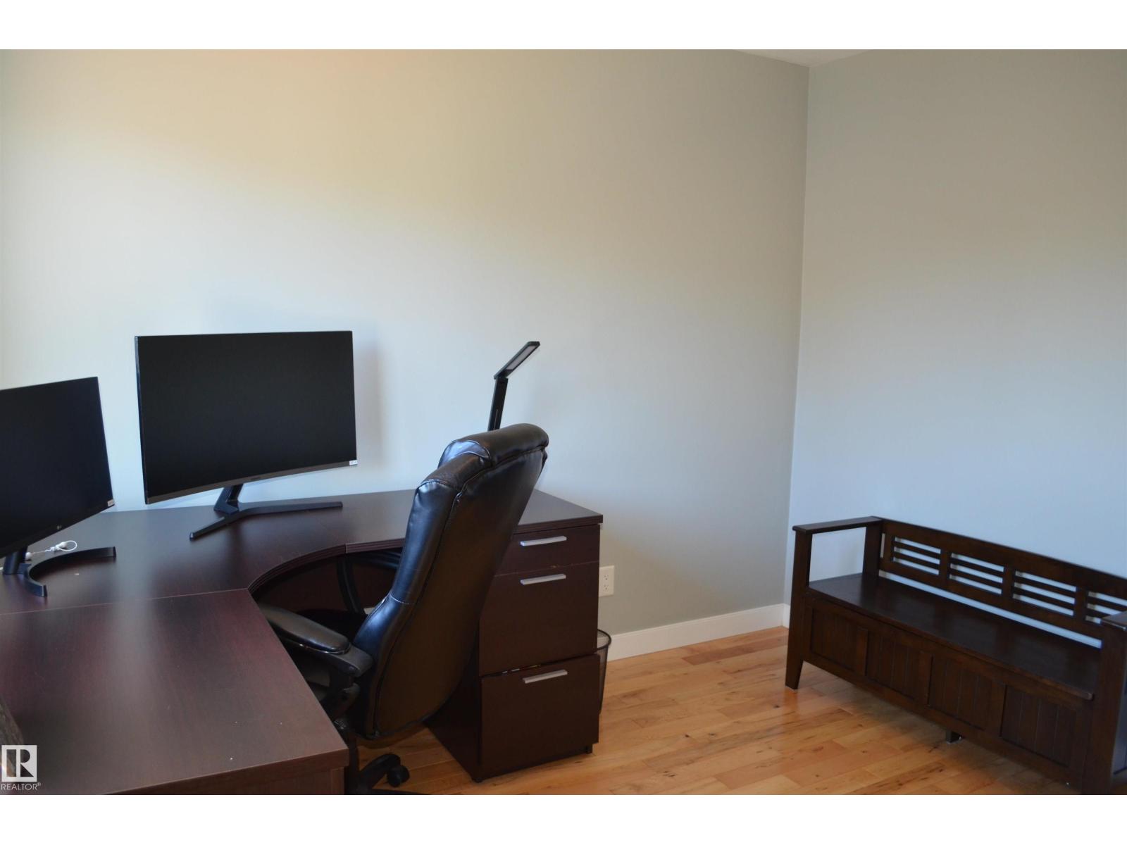 10527 81 ST NW - 20