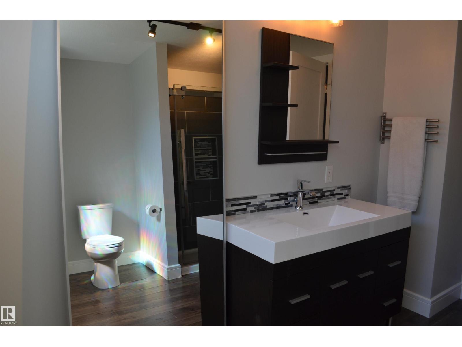 10527 81 ST NW - 23