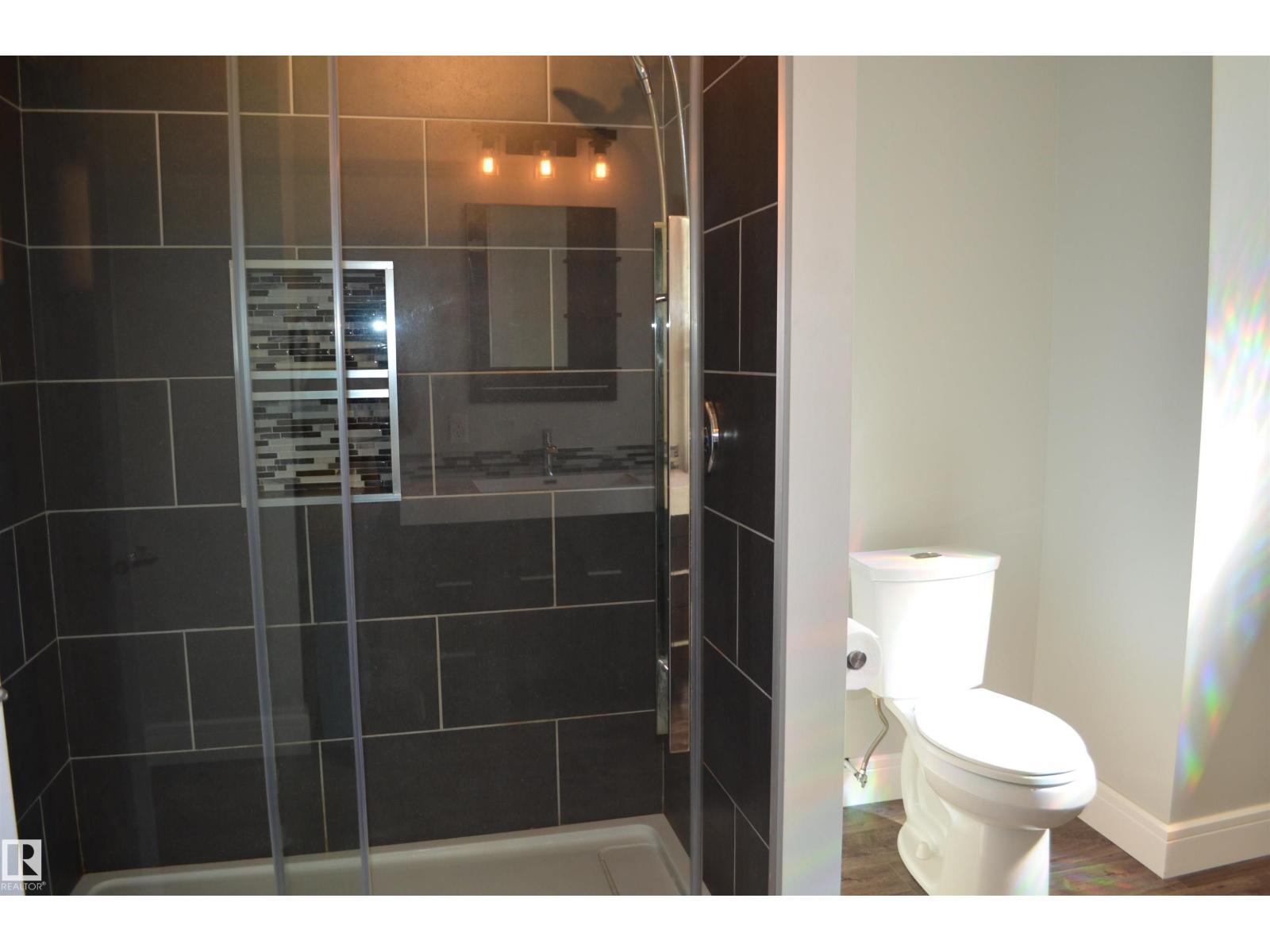 10527 81 ST NW - 24