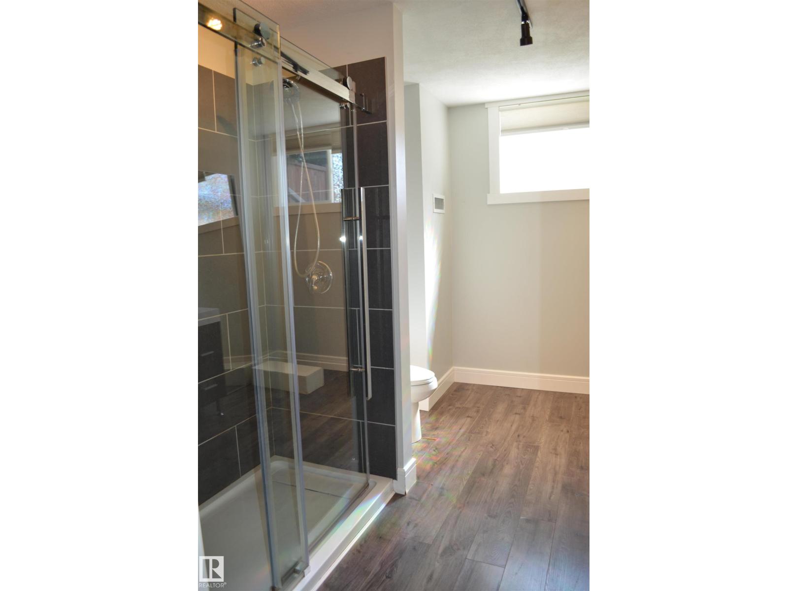 10527 81 ST NW - 25