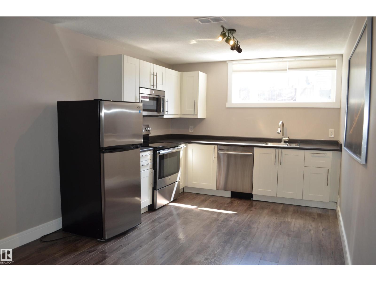 10527 81 ST NW - 31