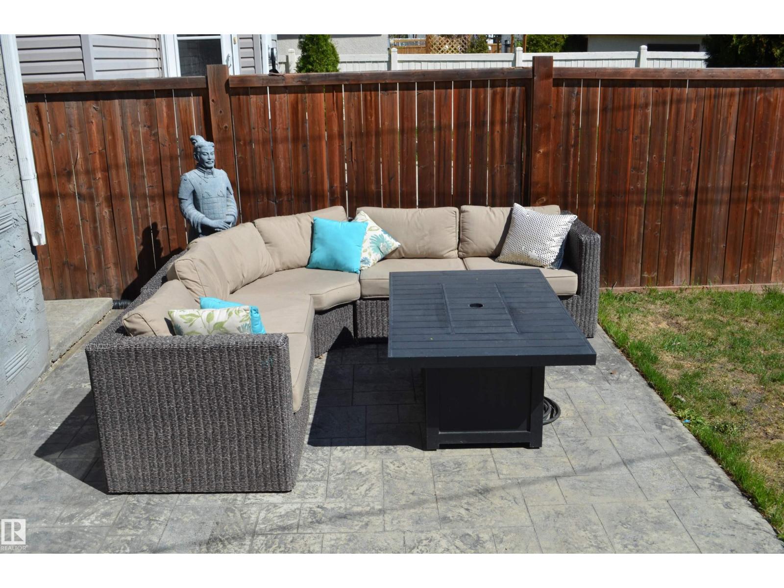 10527 81 ST NW - 34