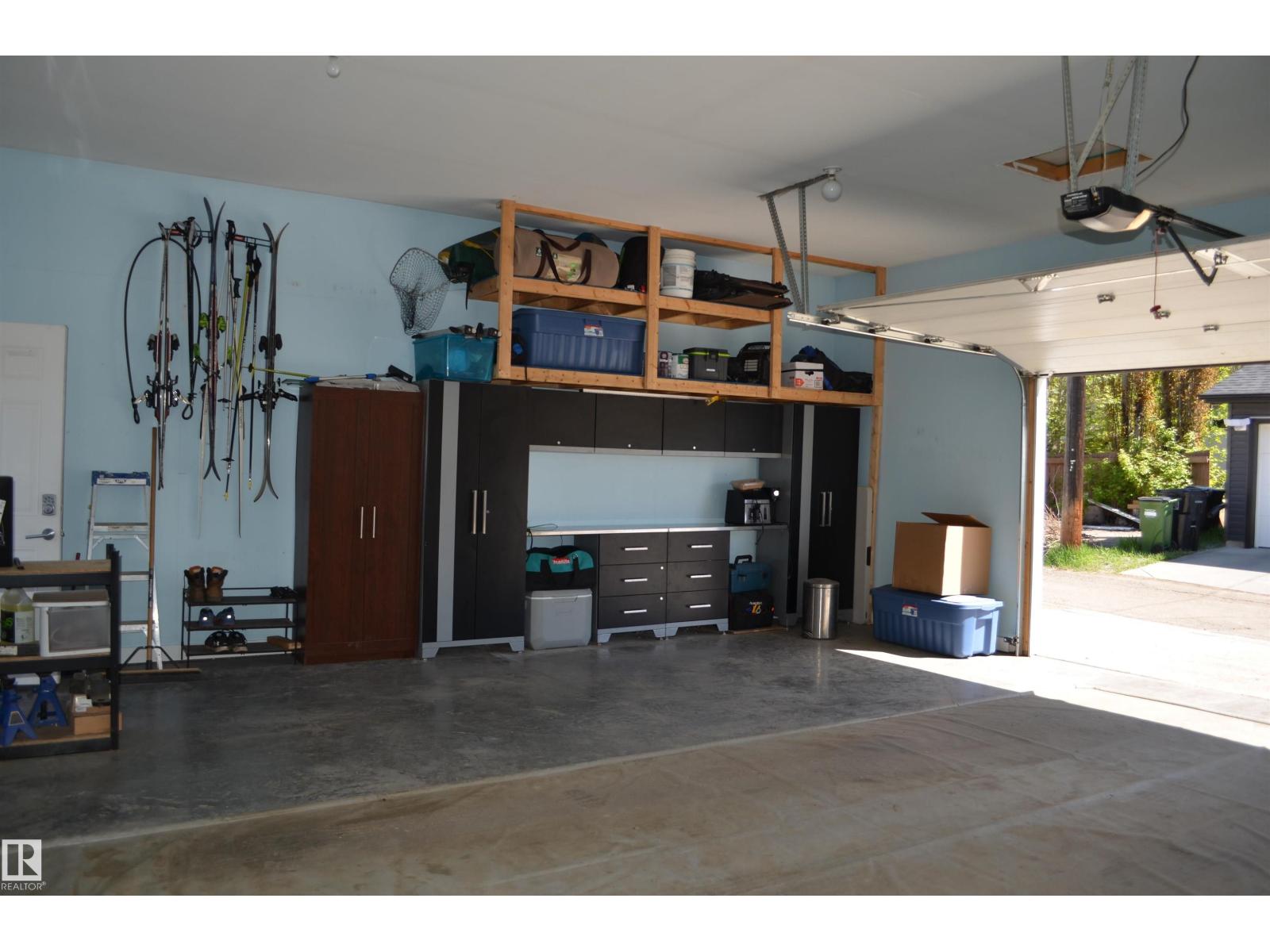 10527 81 ST NW - 39