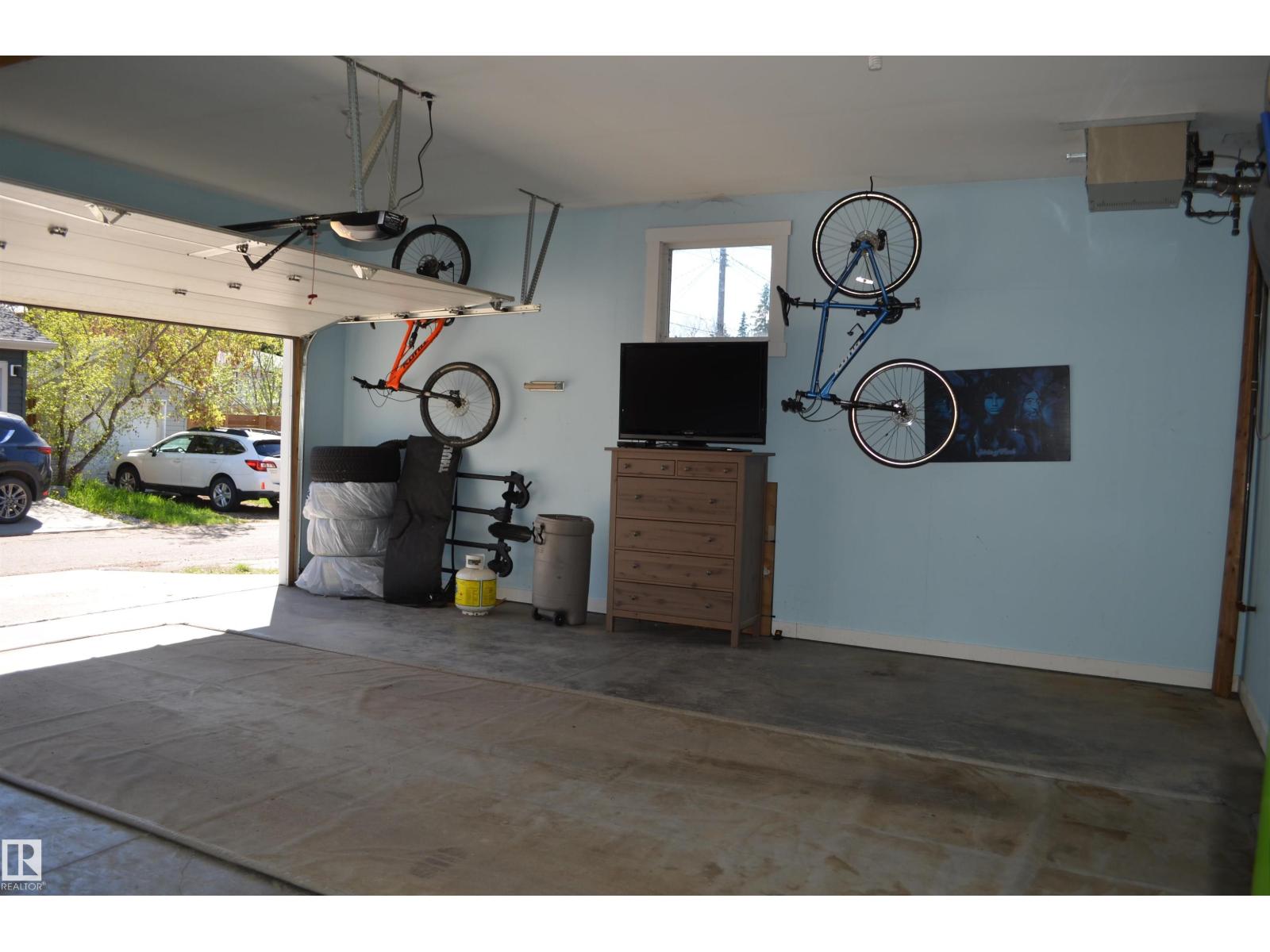 10527 81 ST NW - 42