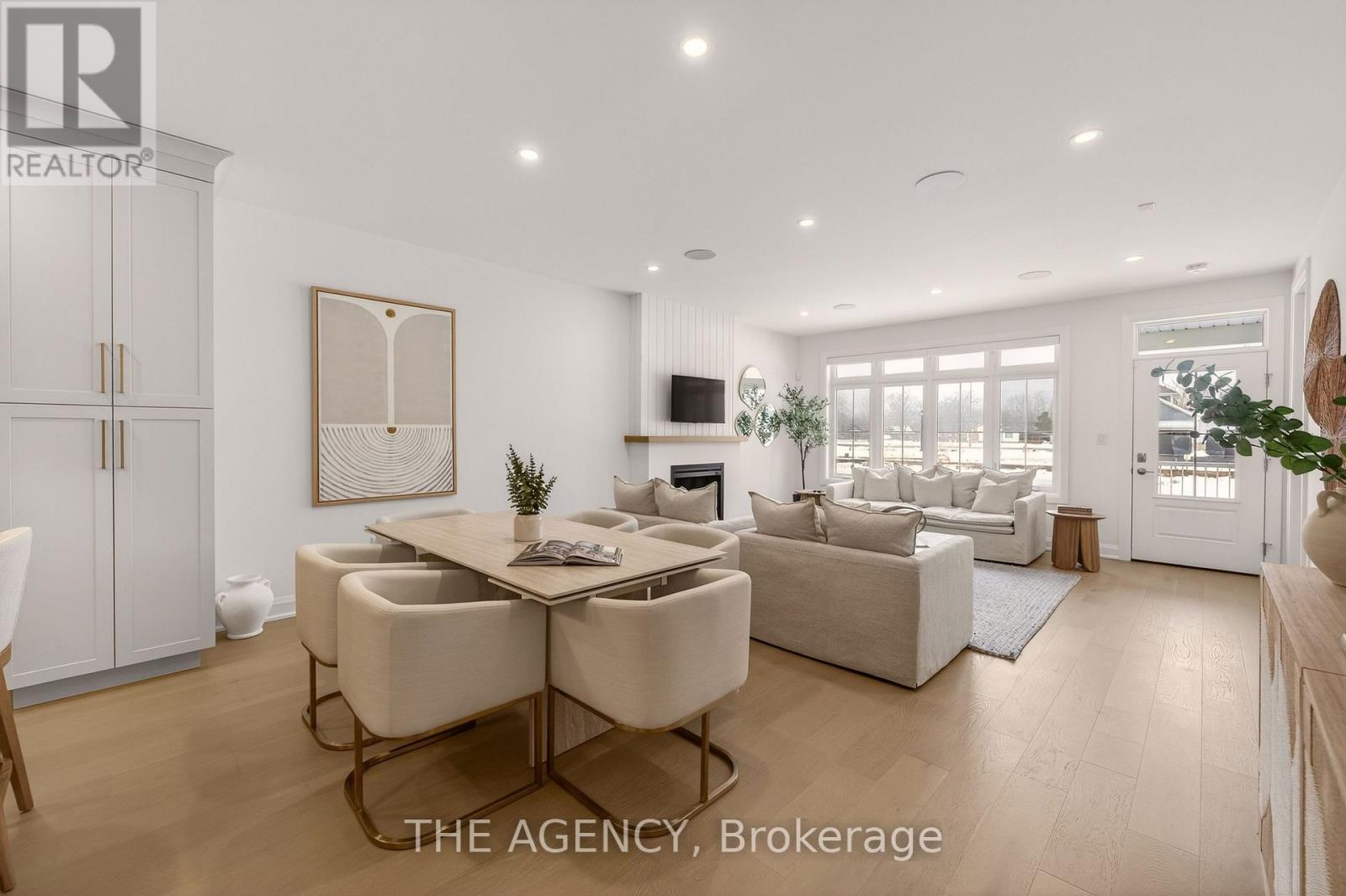 #70F 574 SENECA DRIVE - 31