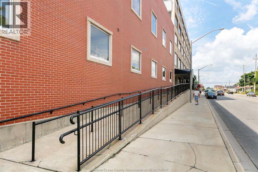 2109 OTTAWA STREET Unit# 404, Windsor, Ontario, N8Y1R8 — Photo 2