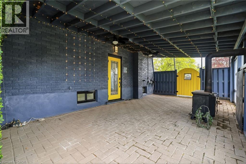 25 BRIARSDALE Drive - 33