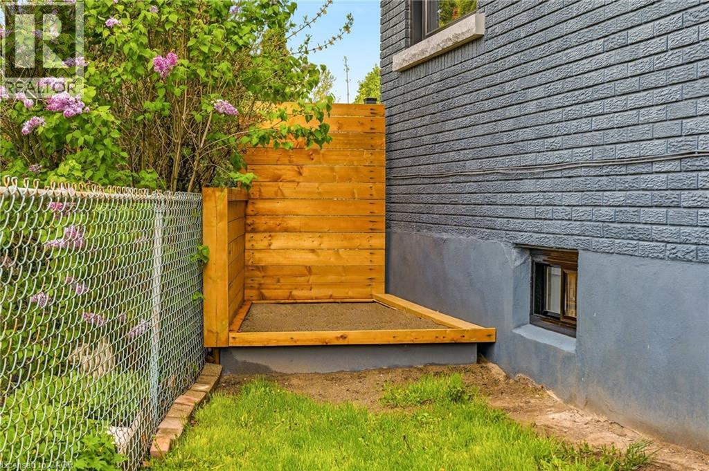 25 BRIARSDALE Drive - 41