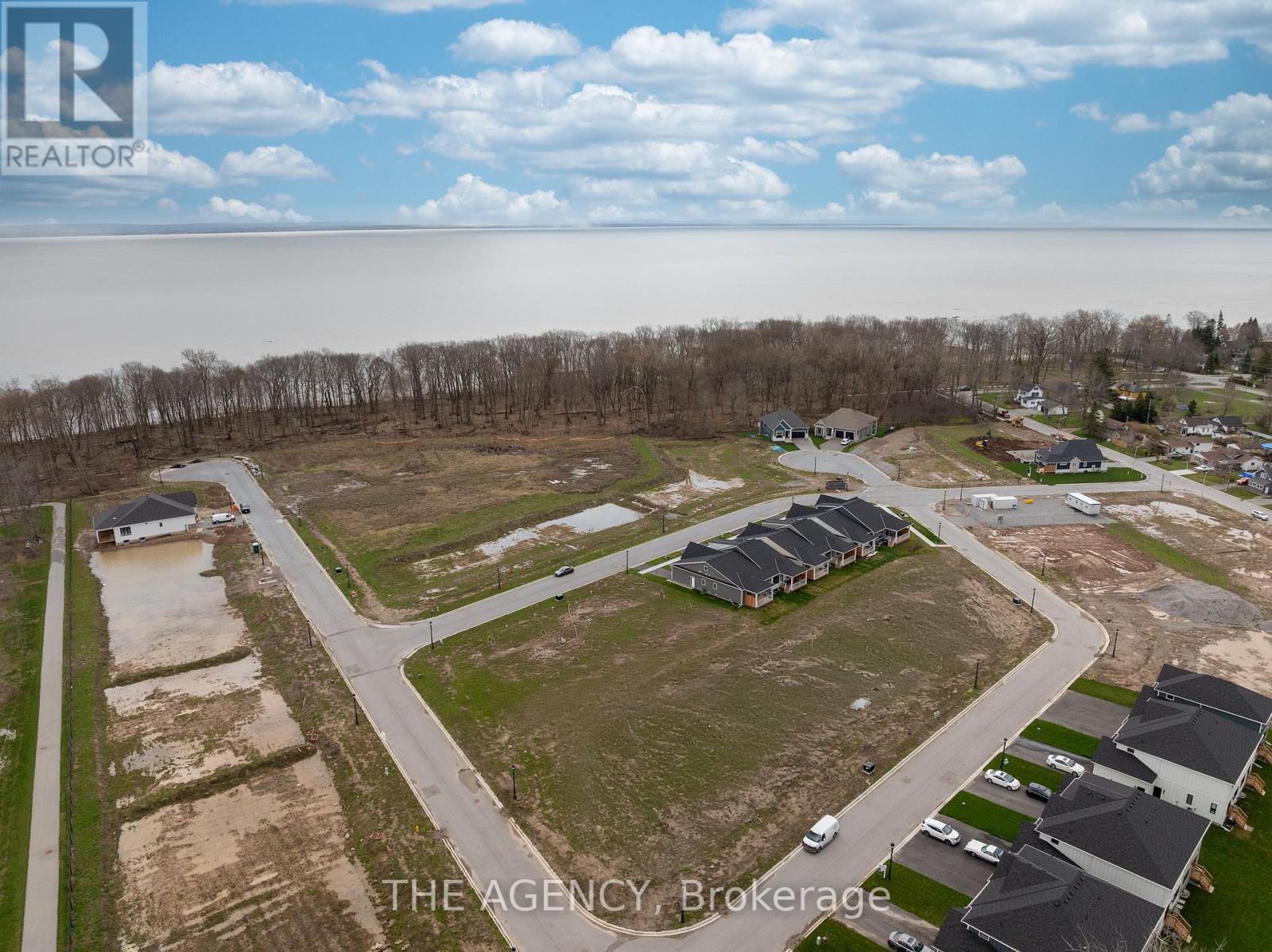 #70F 574 SENECA DRIVE - 42