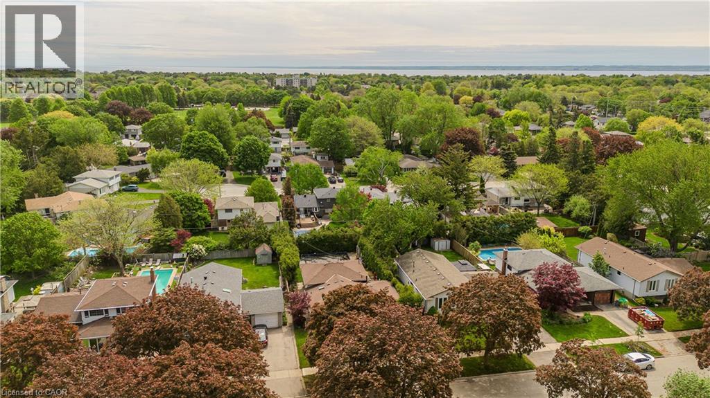 643 ARTREVA Crescent, Burlington, Ontario, L7L2B8 — Photo 2