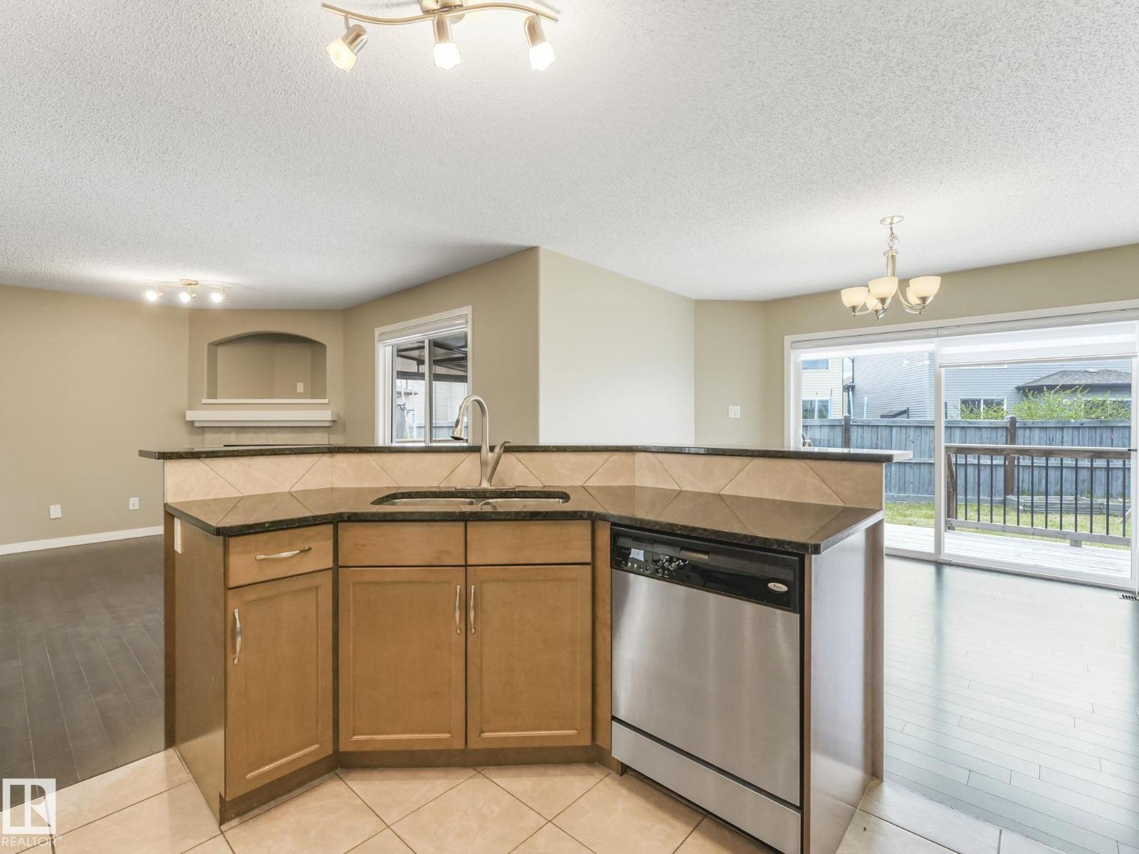 7912 172 AV NW - 14