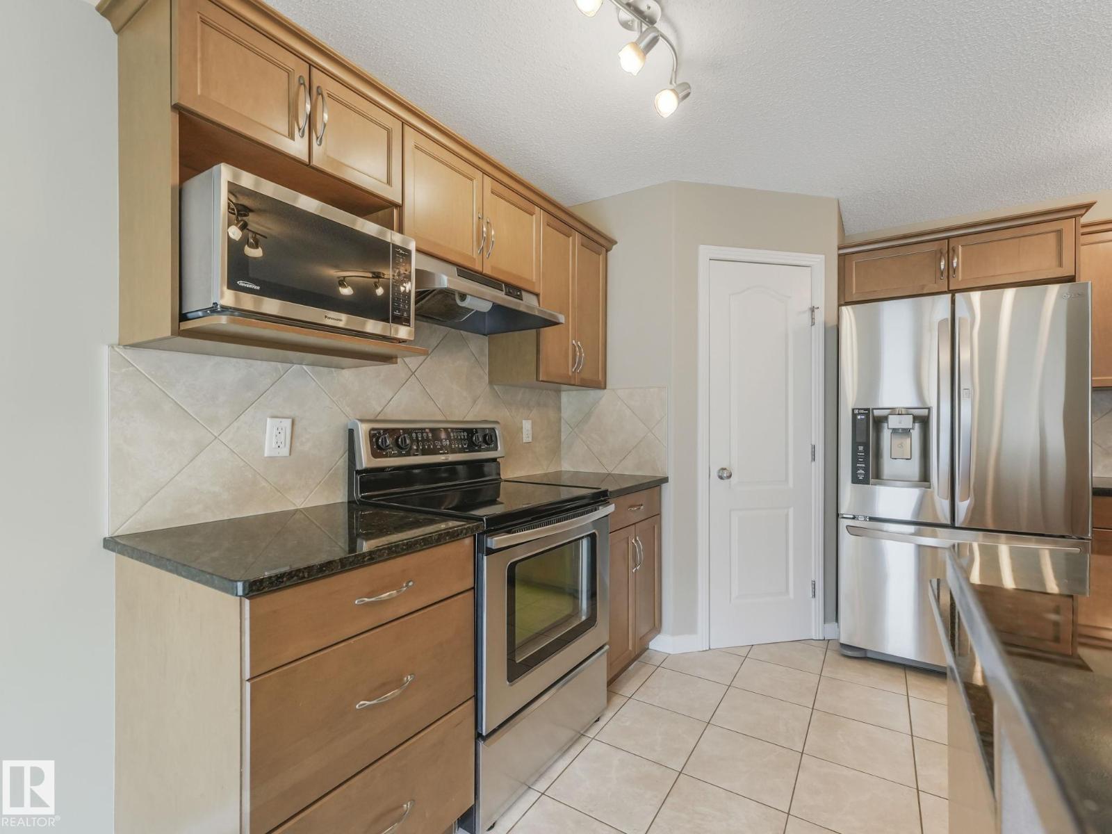 7912 172 AV NW - 15