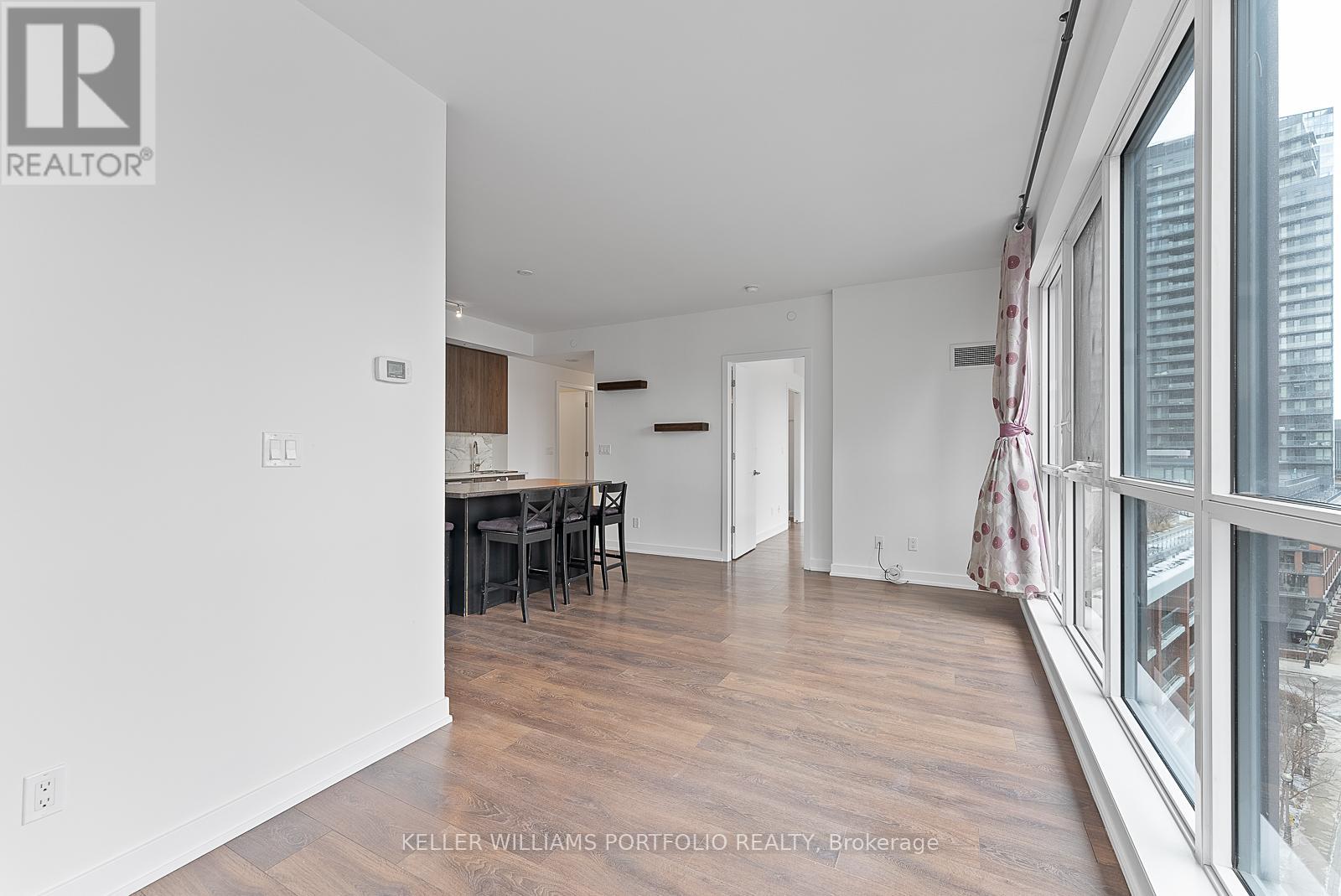 #1009 50 BRUYERES MEWS - 20