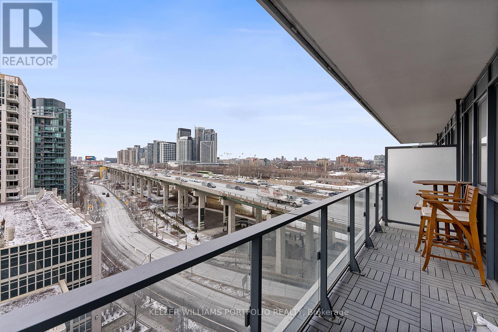 #1009 50 BRUYERES MEWS - 35