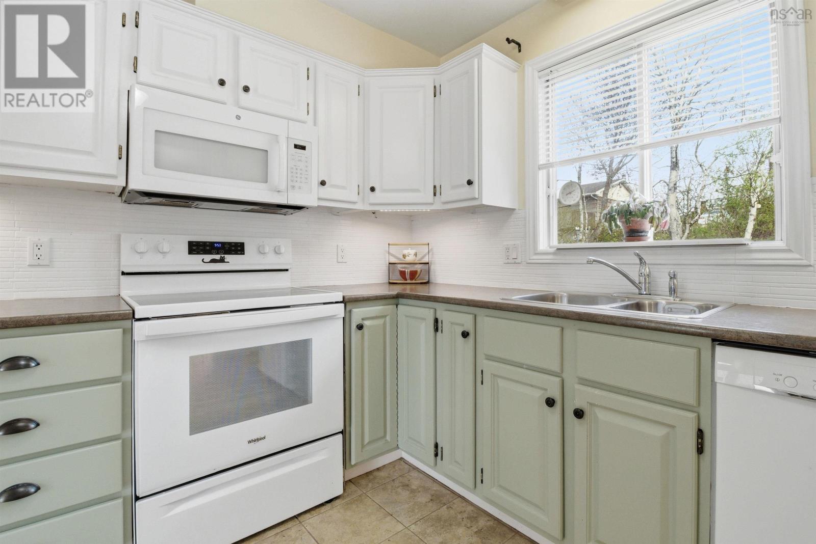Property 22 of 50 of 51 Parkdale Avenue