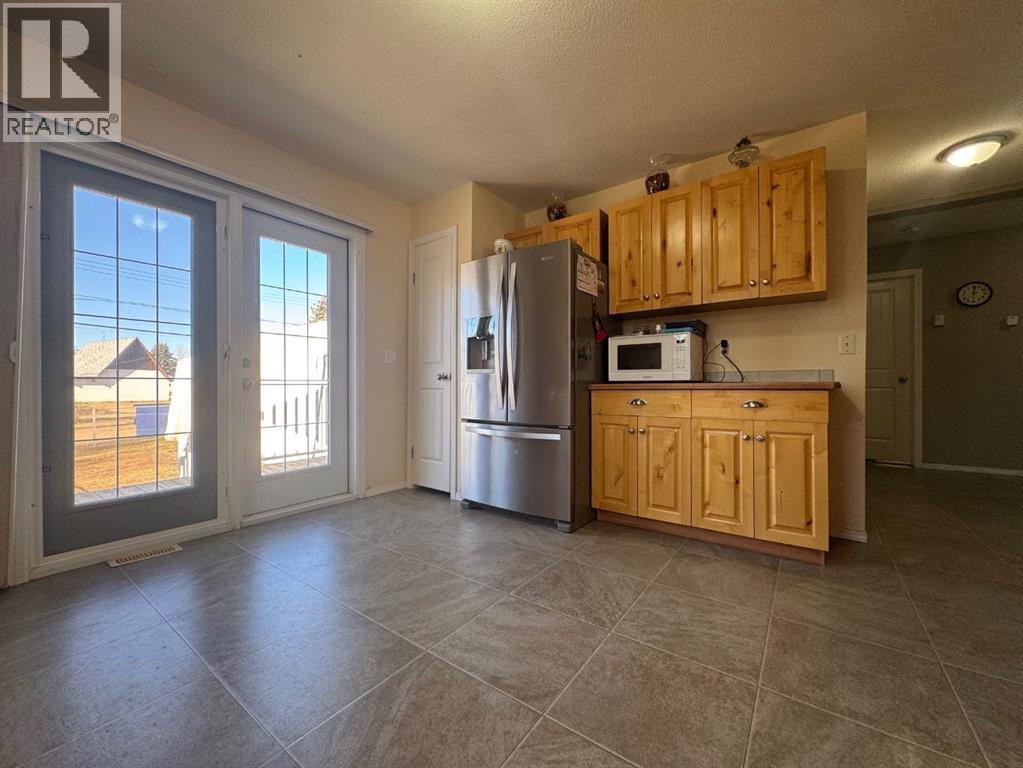Kitchen, Side Pantry, Upgraded Stainless Steel Fridge